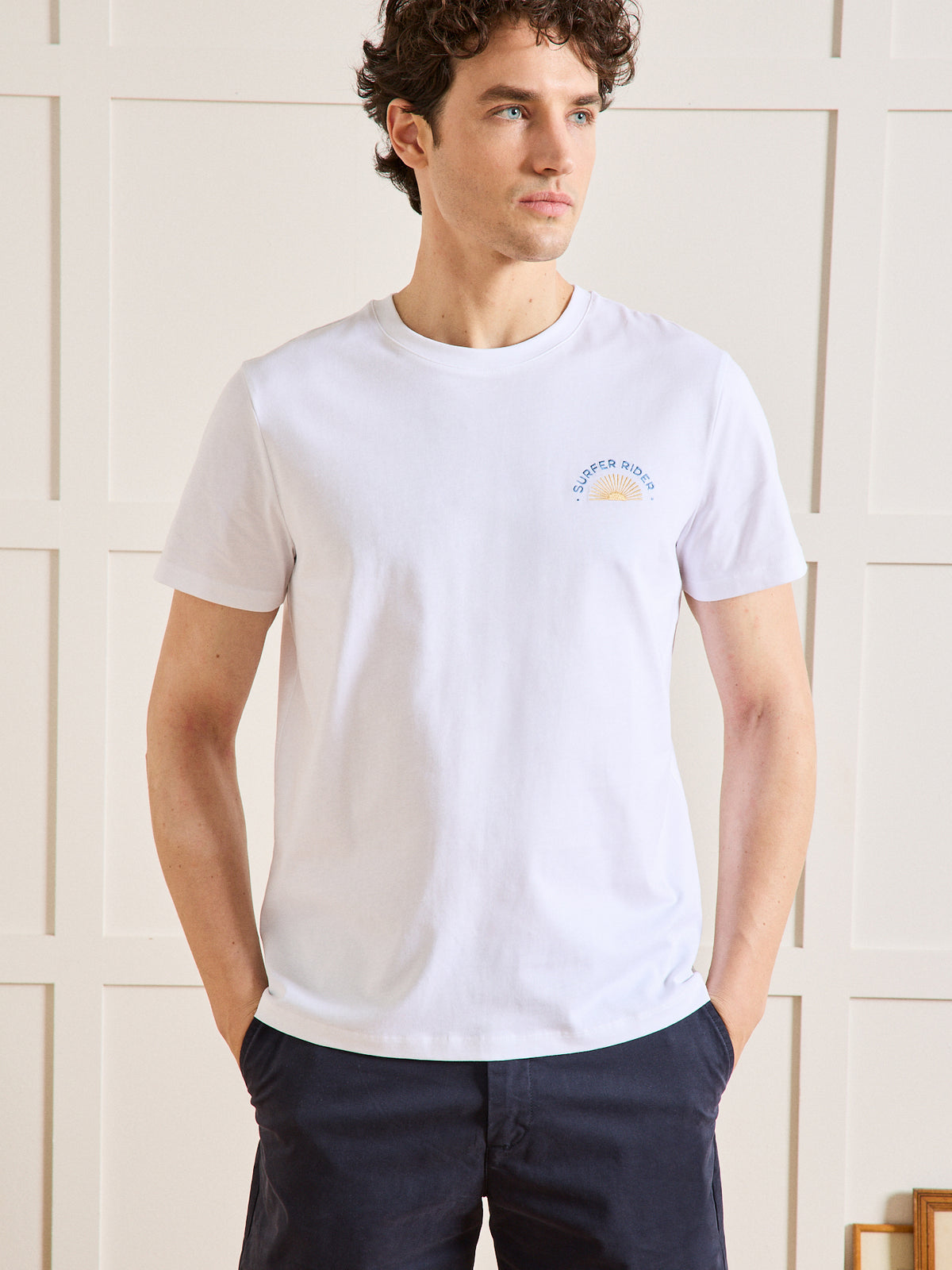 Besticktes Herren-T-Shirt in loser Passform aus Bio-Baumwolle