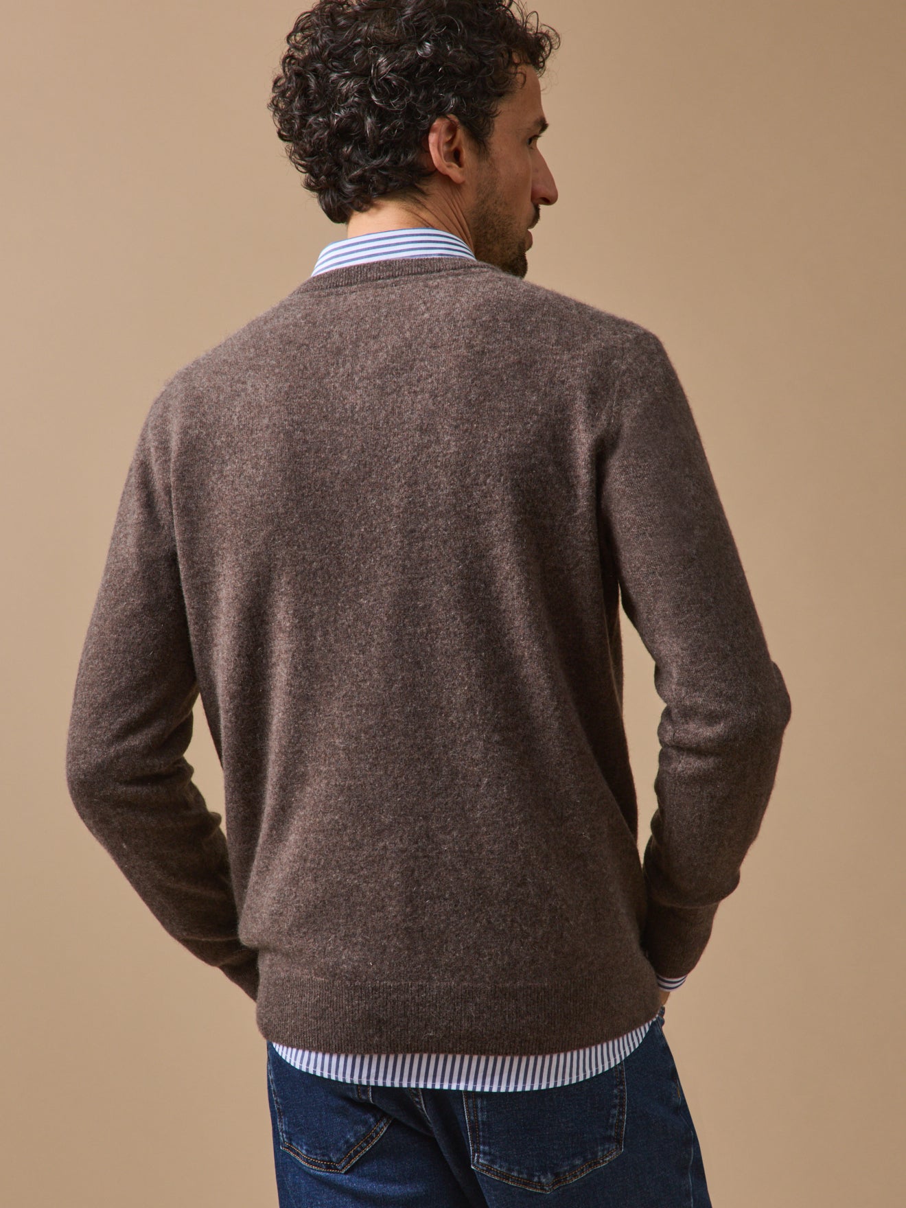 Herrenpullover aus Kaschmir mit V-Ausschnitt