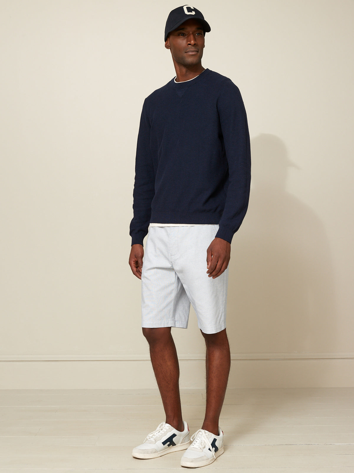 Herrenpullover mit rundem Halsausschnitt