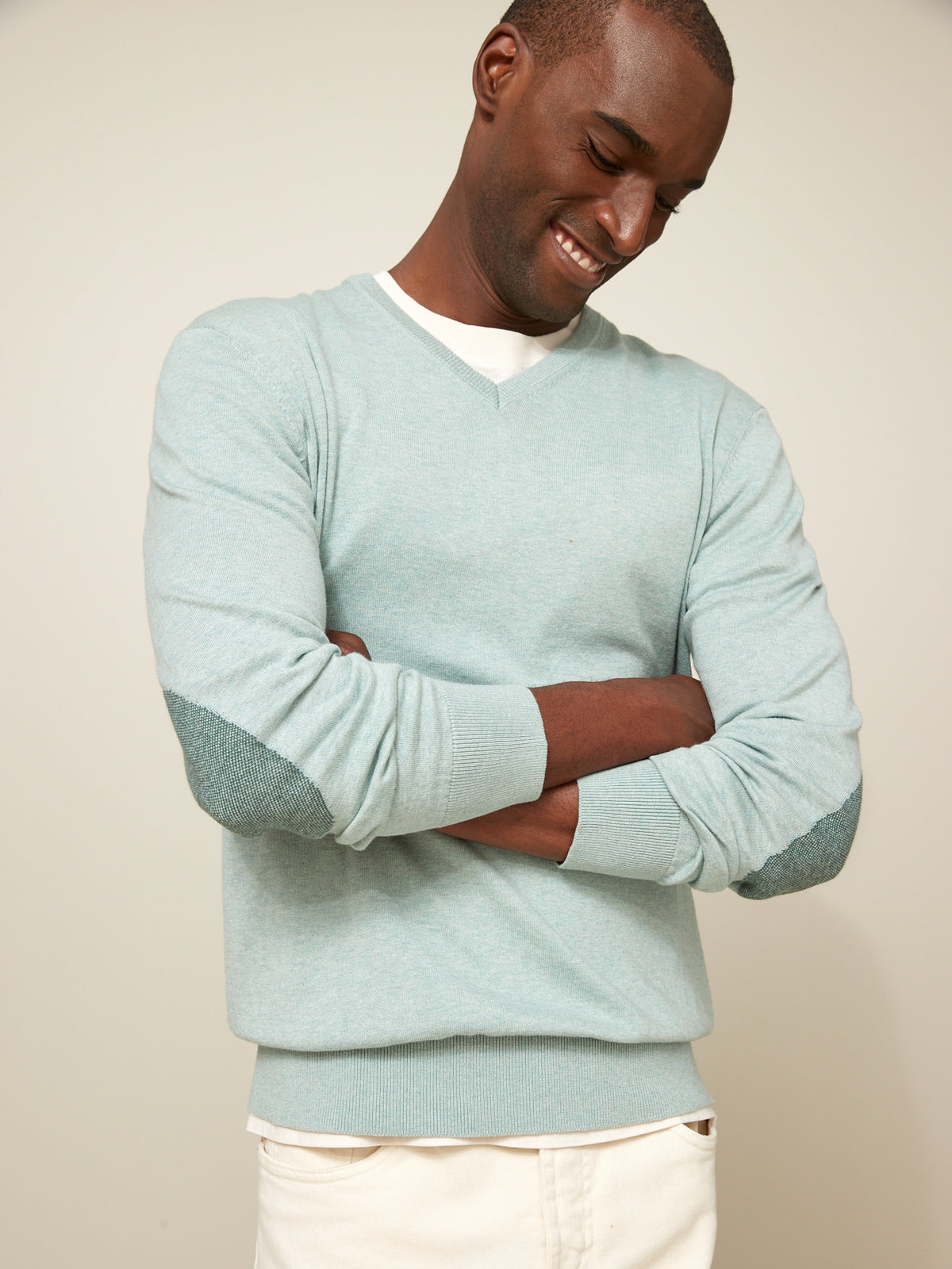 Herrenpullover mit V-Ausschnitt aus Baumwolle, Seide und Cashmere