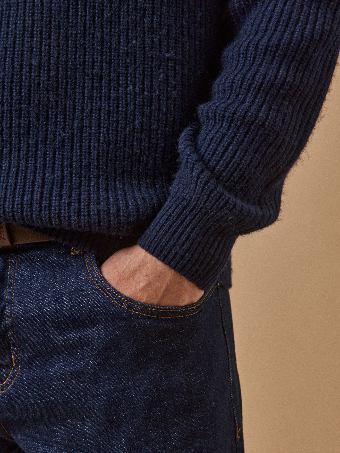 Herrenpullover aus Rippenstrick mit rundem Halsausschnitt