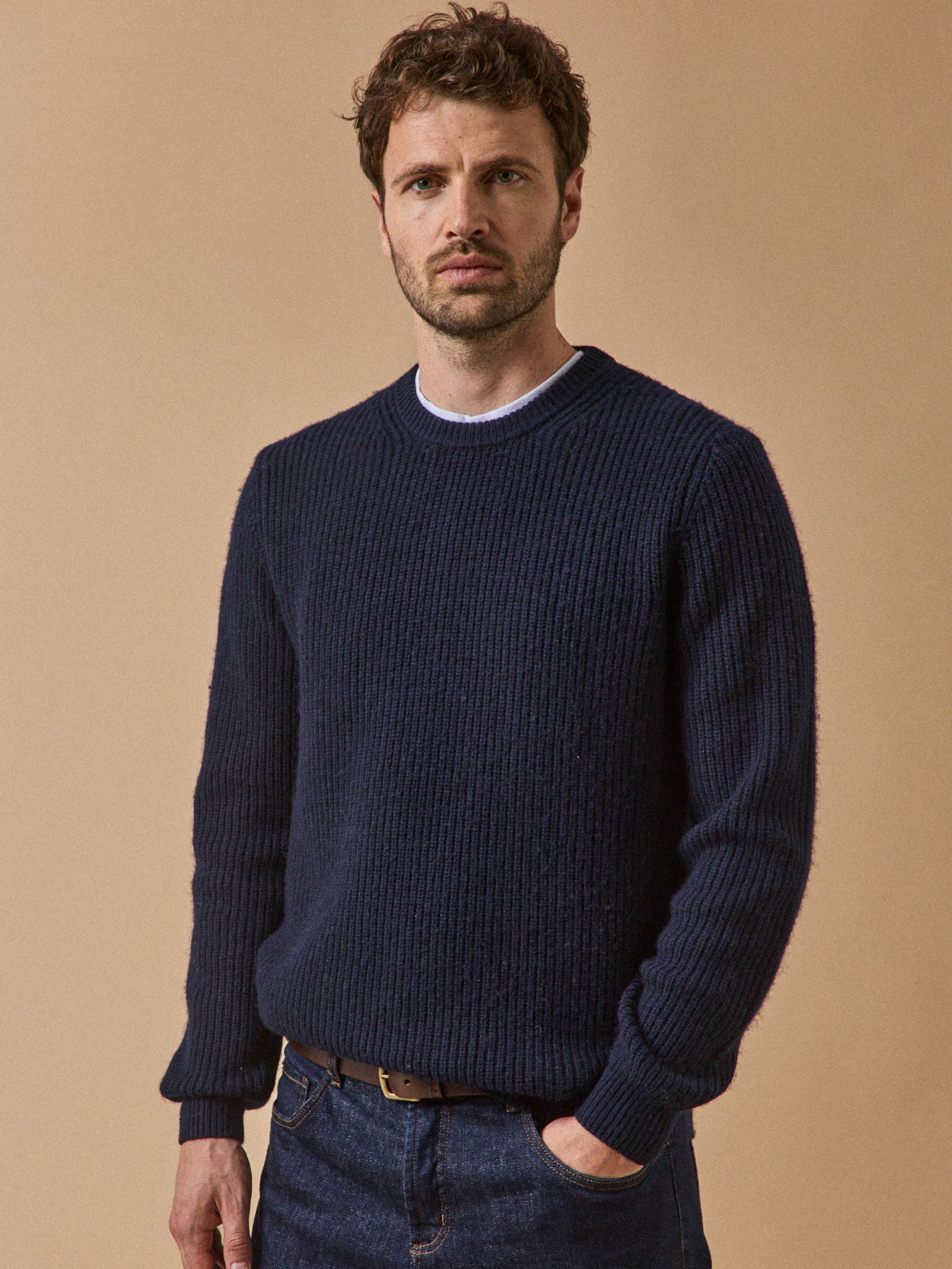 Herrenpullover aus Rippenstrick mit rundem Halsausschnitt