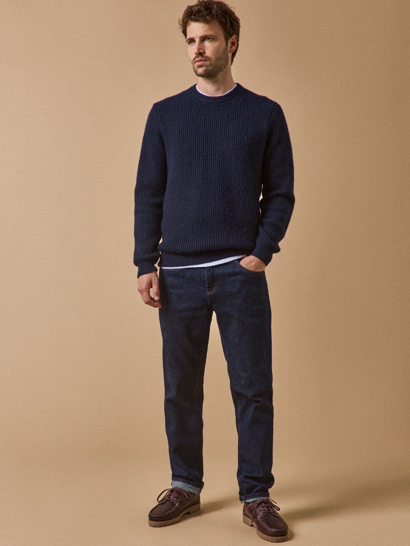 Herrenpullover aus Rippenstrick mit rundem Halsausschnitt