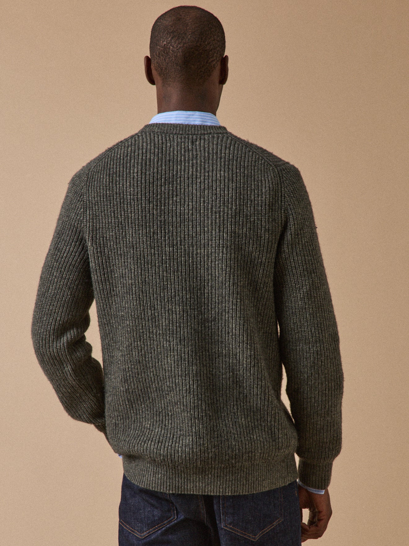 Herrenpullover aus Rippenstrick mit rundem Halsausschnitt