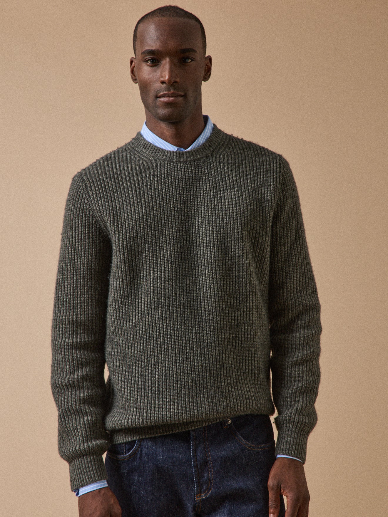 Herrenpullover aus Rippenstrick mit rundem Halsausschnitt