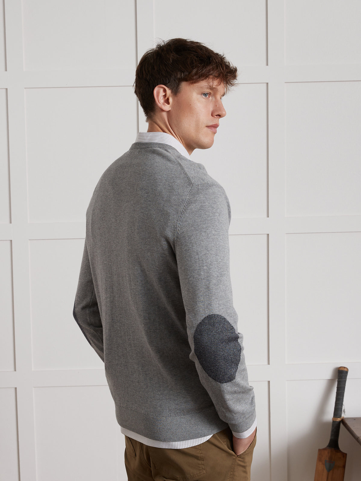 Herrenpullover aus Baumwolle, Seide und Cashmere mit V-Ausschnitt