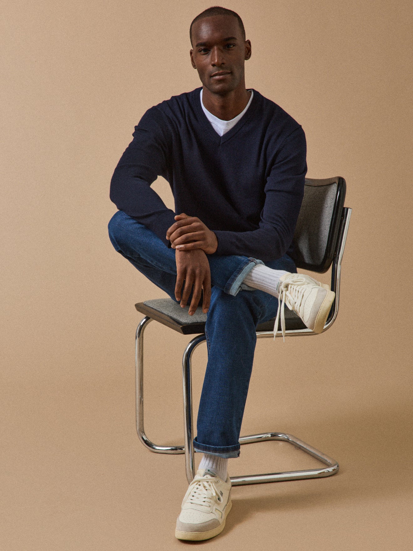 Pull fin col V laine mérinos homme