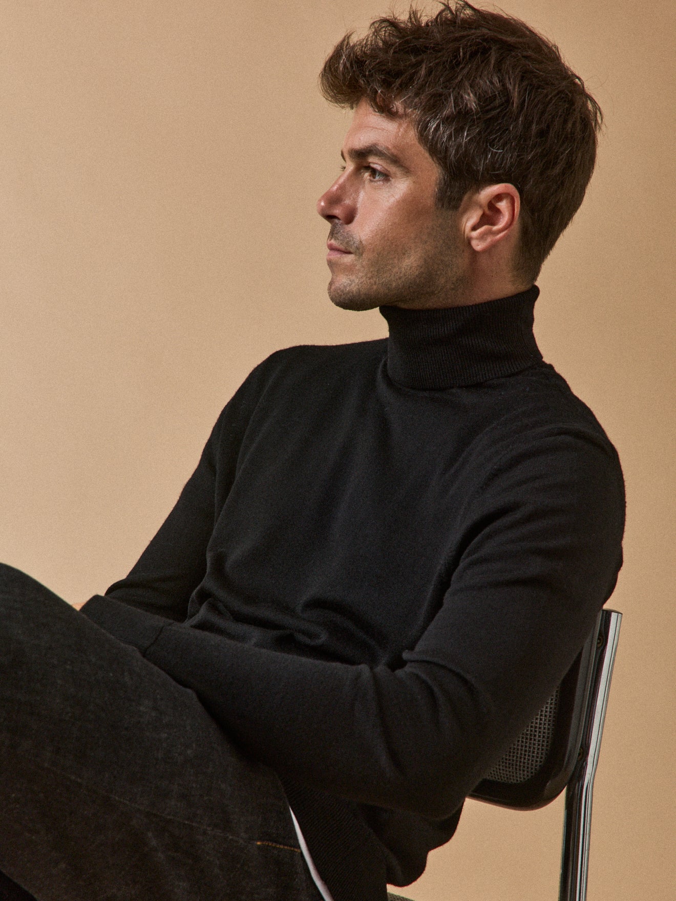 Leichtmaschiger Herrenpullover aus Merinowolle mit Rollkragen