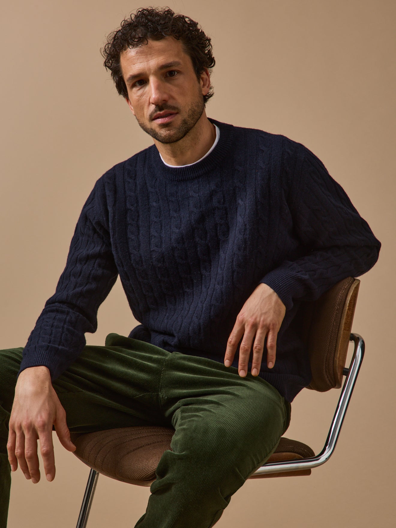Herrenpullover mit Zopfmuster aus Wolle