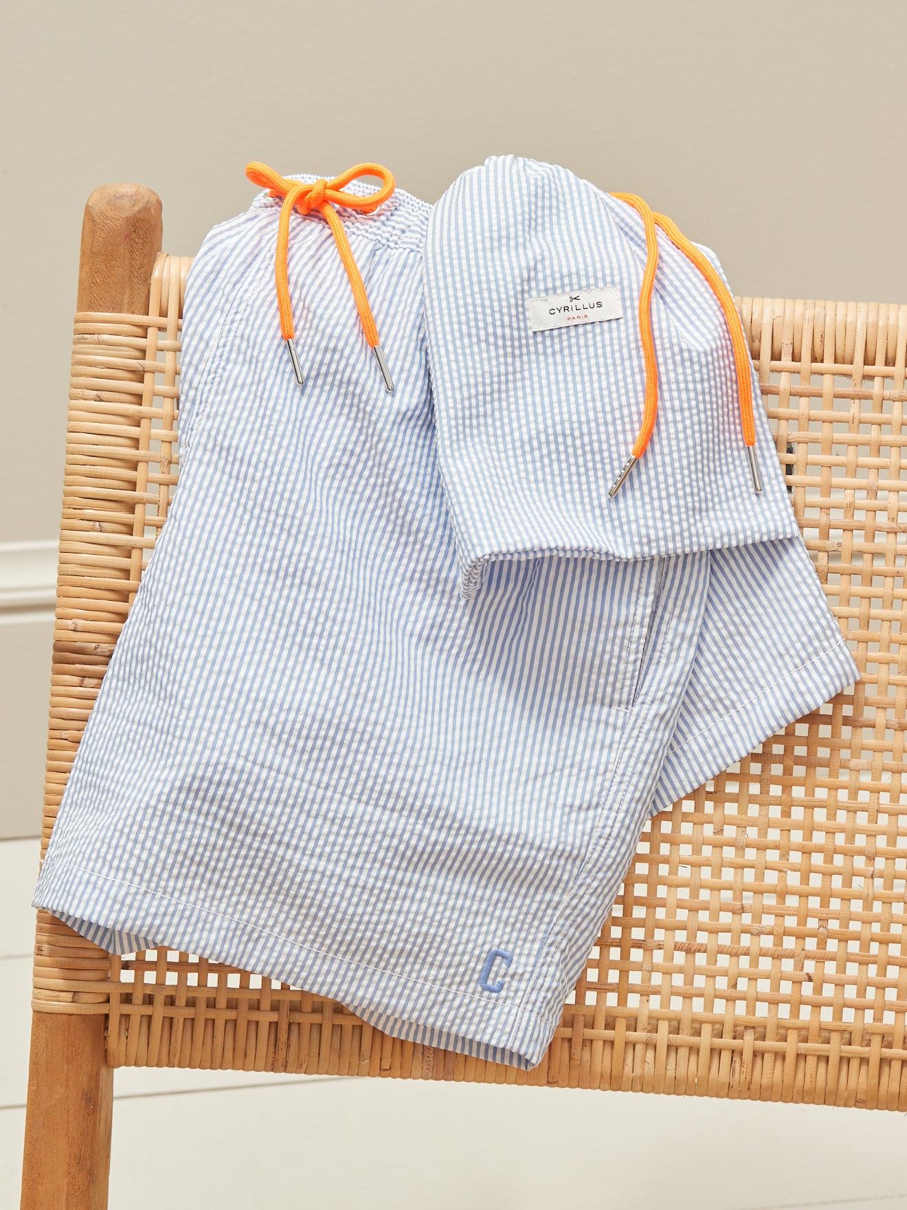 Gestreifte Herren-Badeshorts aus Seersucker