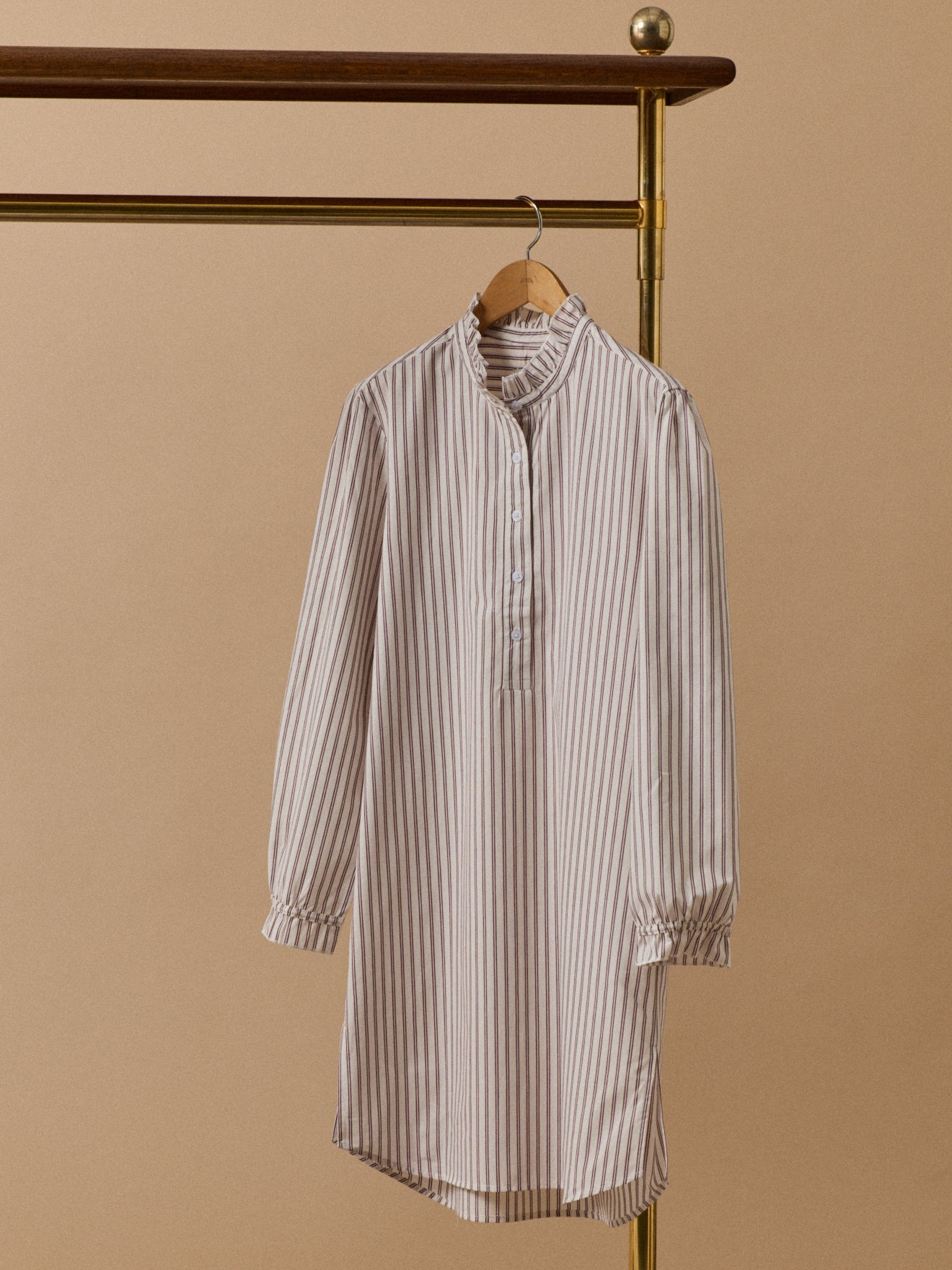 Damen-Nachthemd mit Streifen