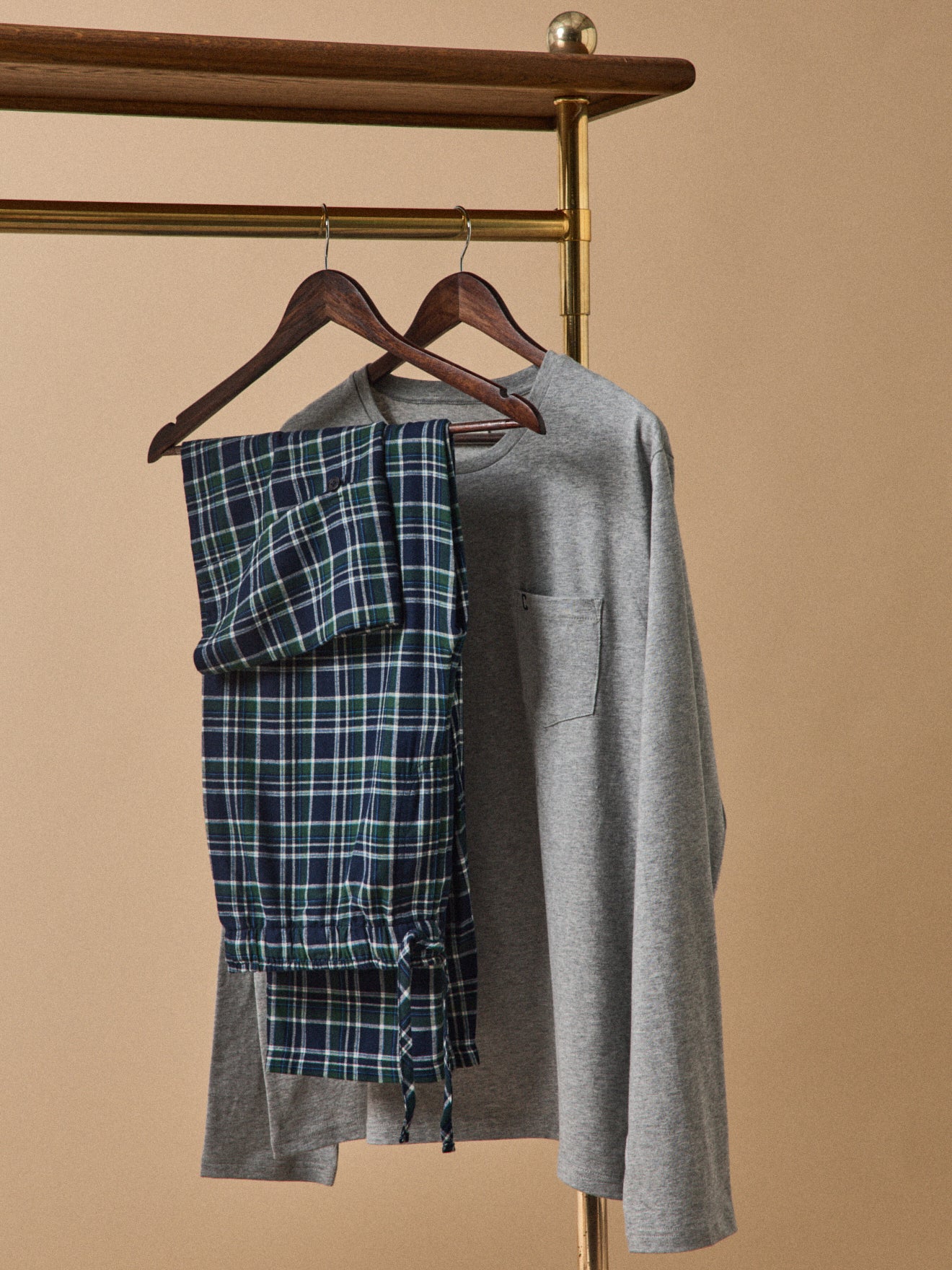 Herren-Pyjama im Material-Mix