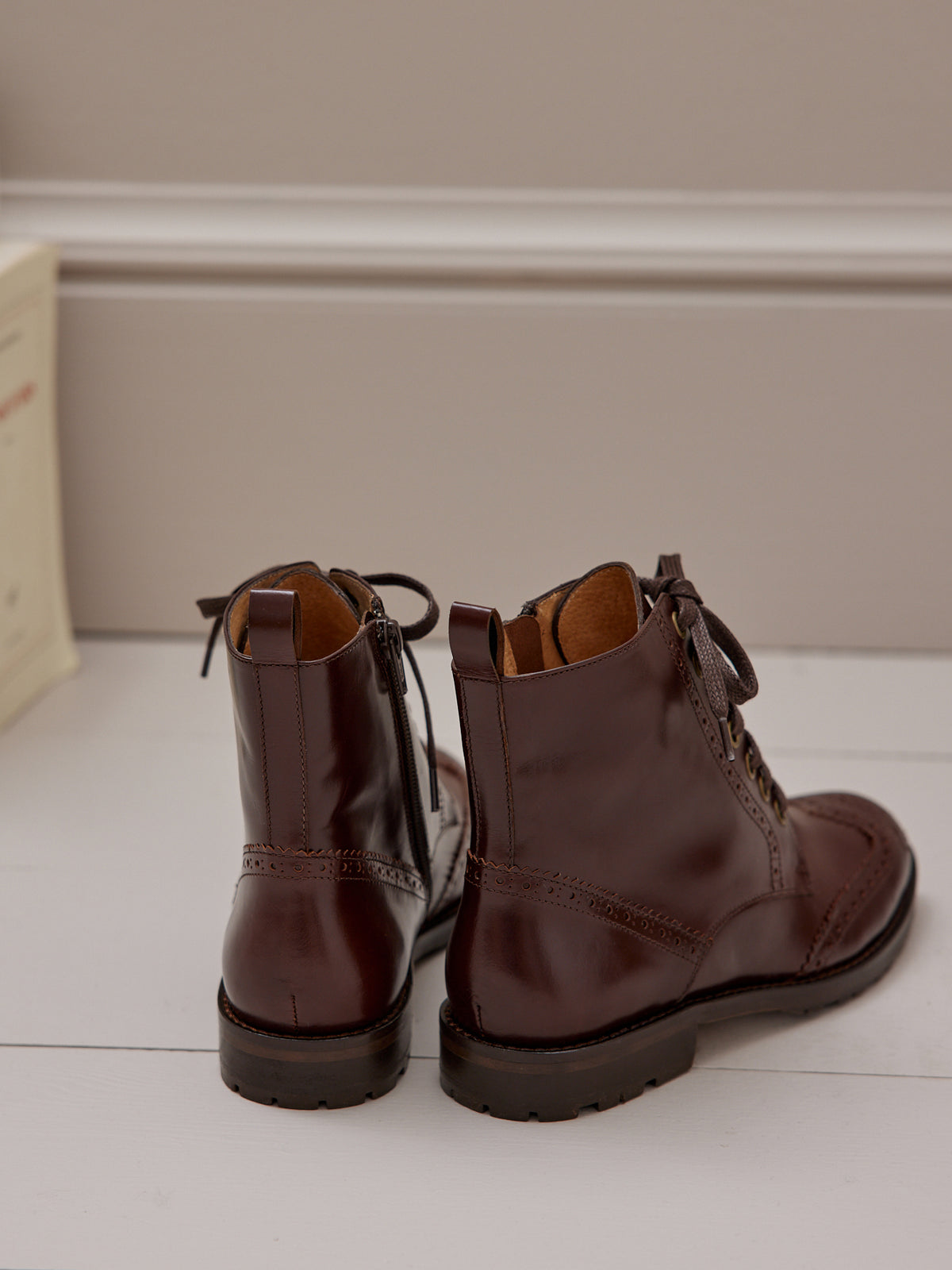 Bottines cuir bout fleuri femme