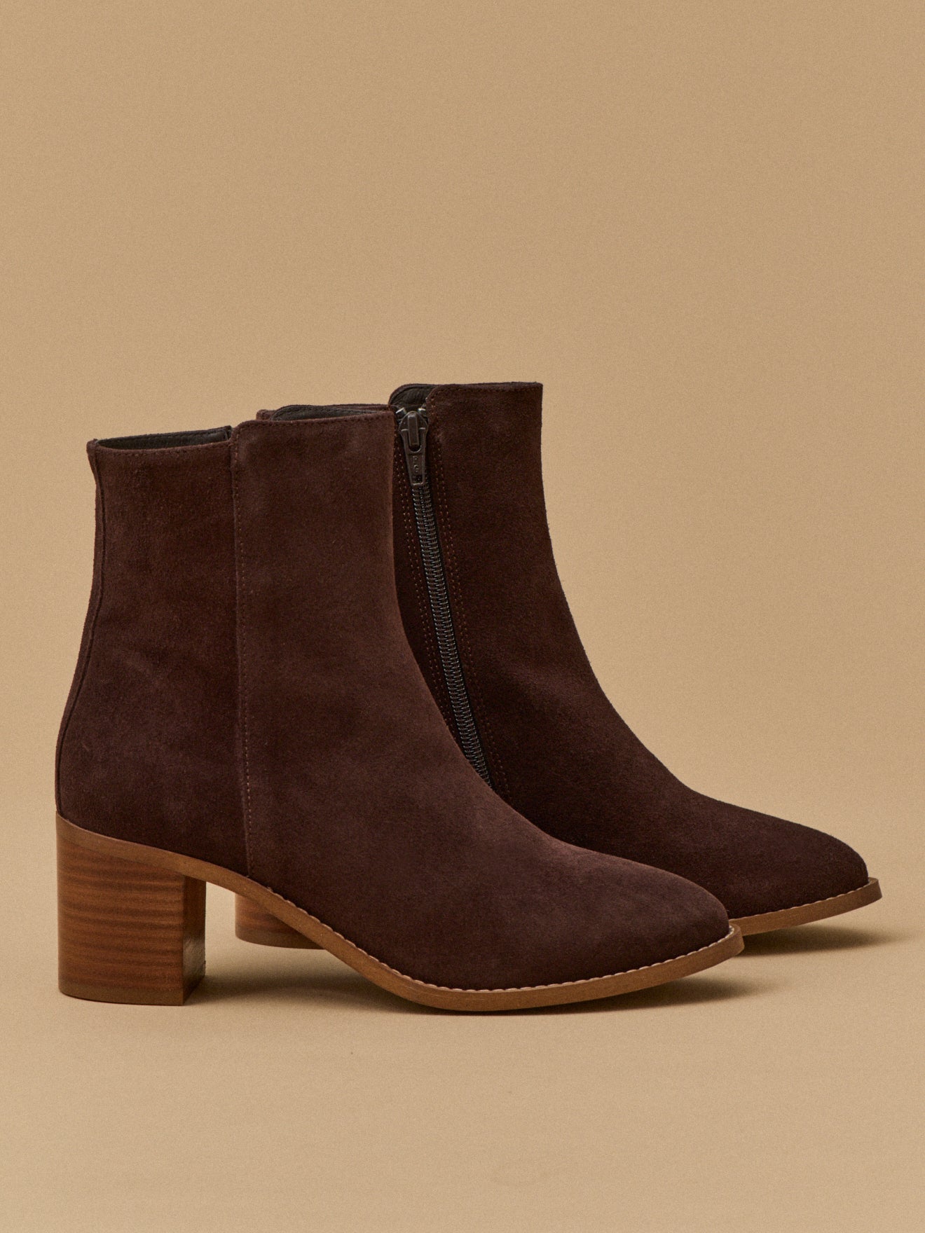 Damen-Stiefeletten aus Spaltleder mit eckigem Absatz