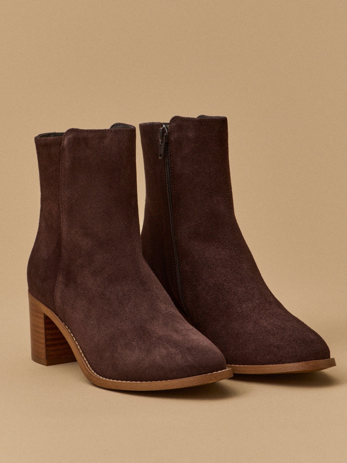 Damen-Stiefeletten aus Spaltleder mit eckigem Absatz