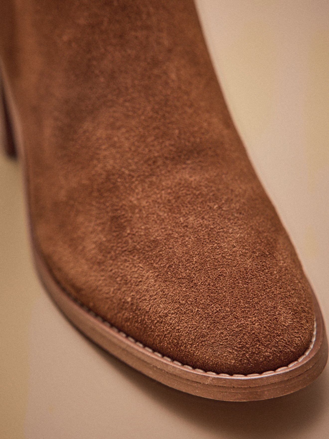 Damen-Stiefeletten aus Spaltleder mit eckigem Absatz