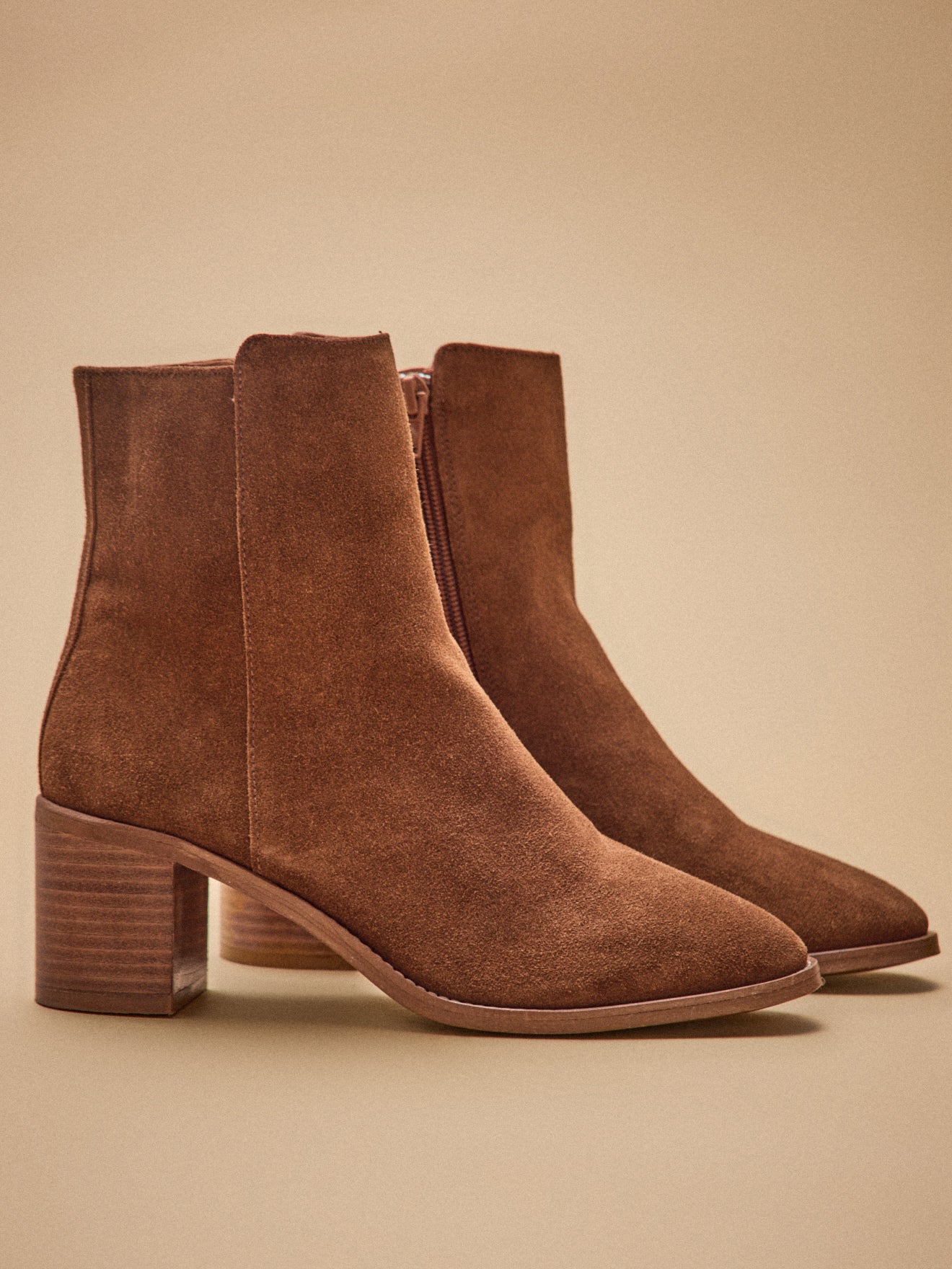 Damen-Stiefeletten aus Spaltleder mit eckigem Absatz