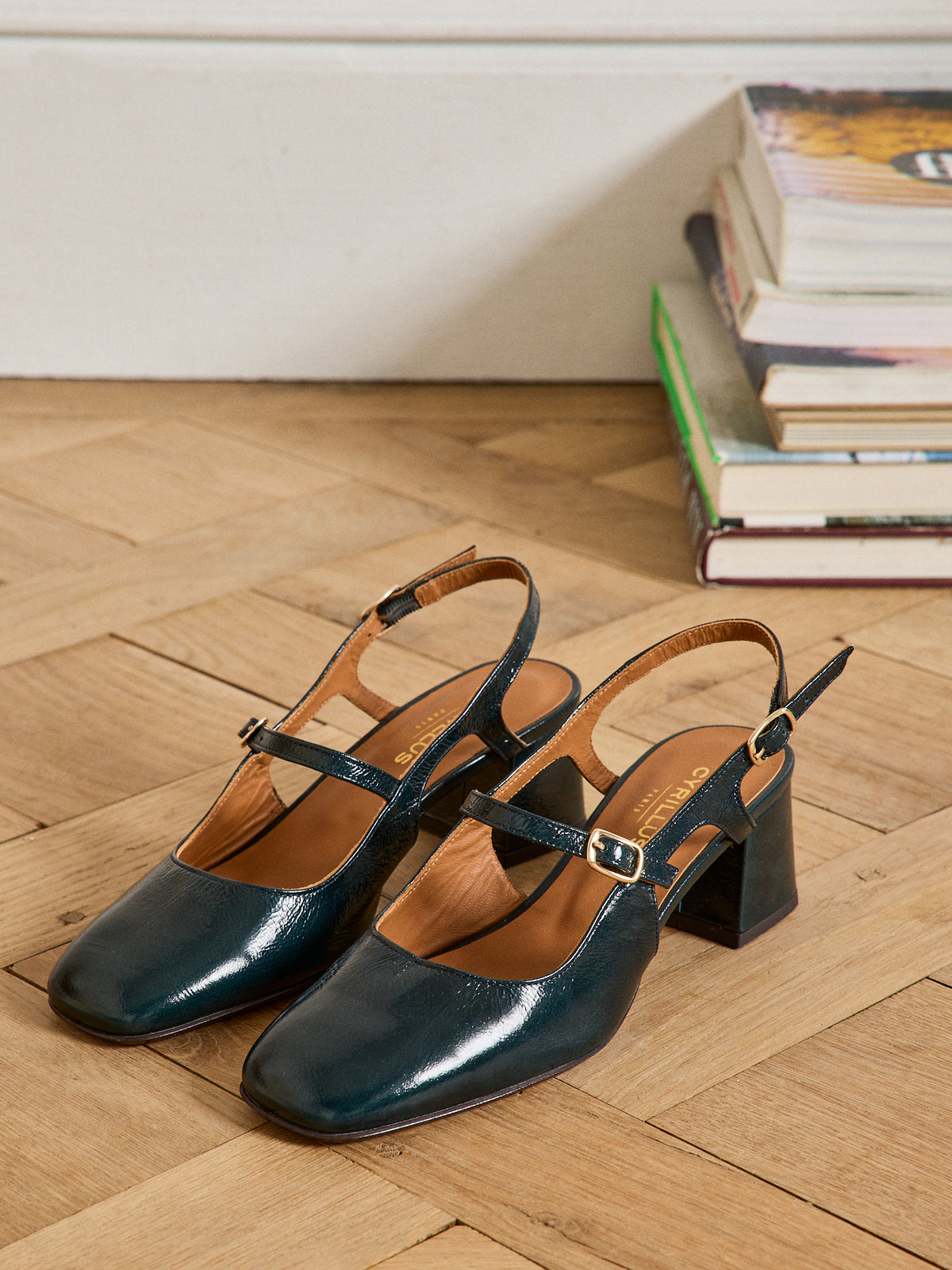 Damen-Spangenschuhe aus Lackleder