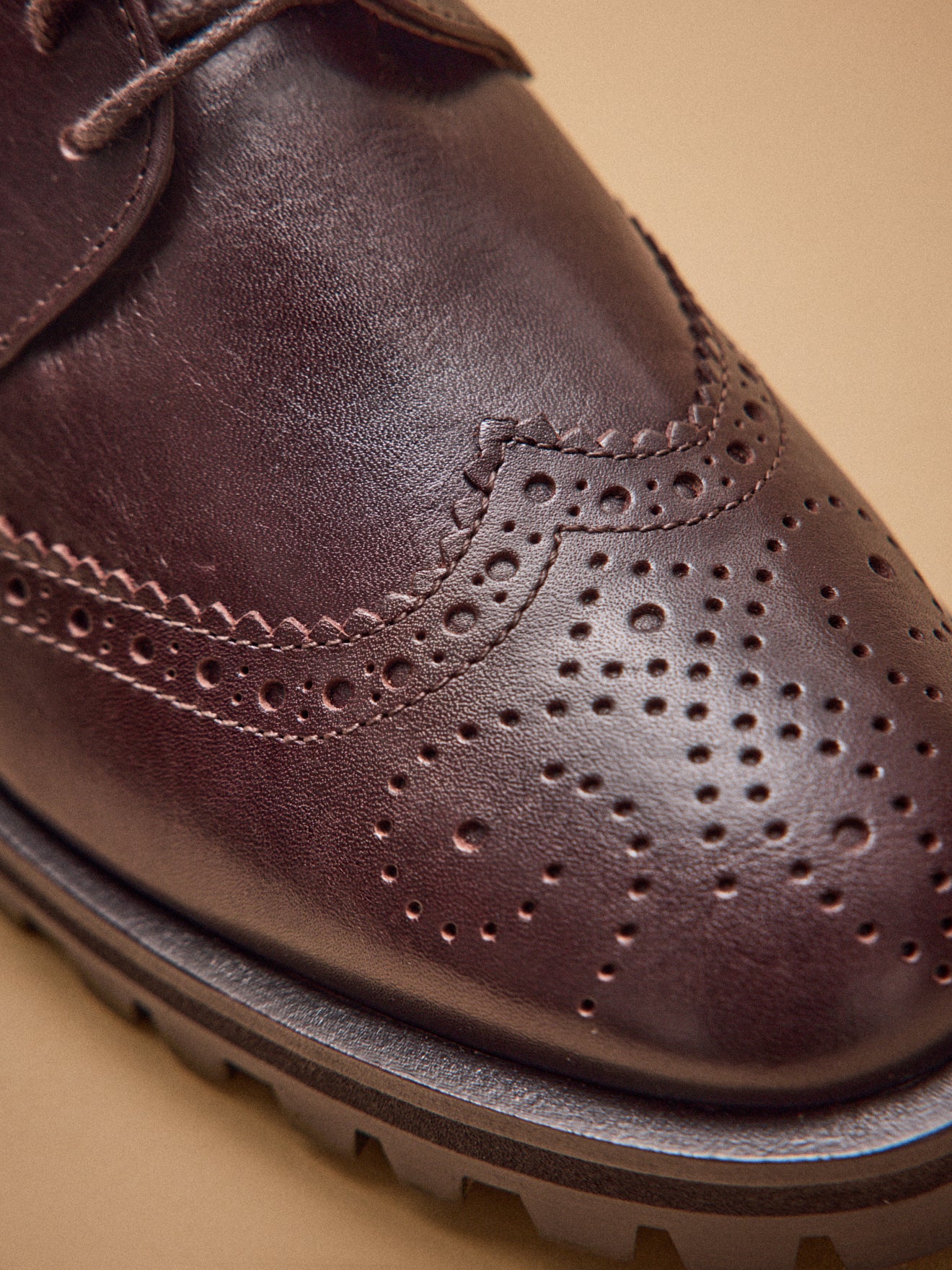 Derbies bout fleuri lacées cuir femme