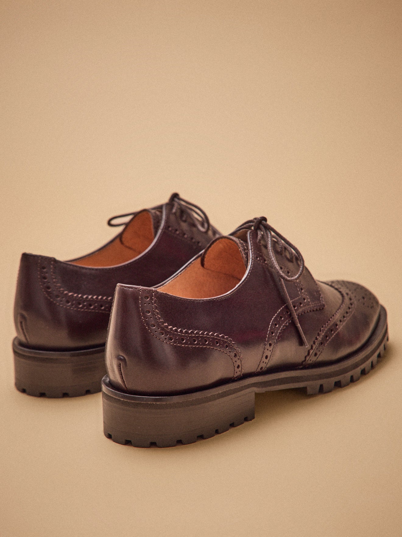 Derbies bout fleuri lacées cuir femme