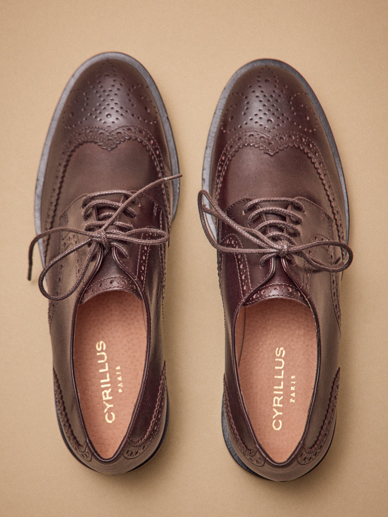 Derbies bout fleuri lacées cuir femme