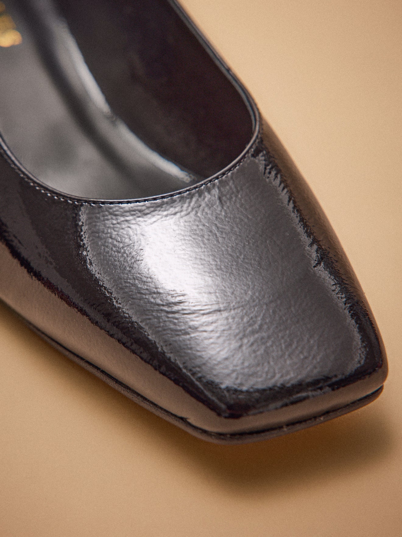 Damen-Riemchenschuhe mit Lackleder-Absatz