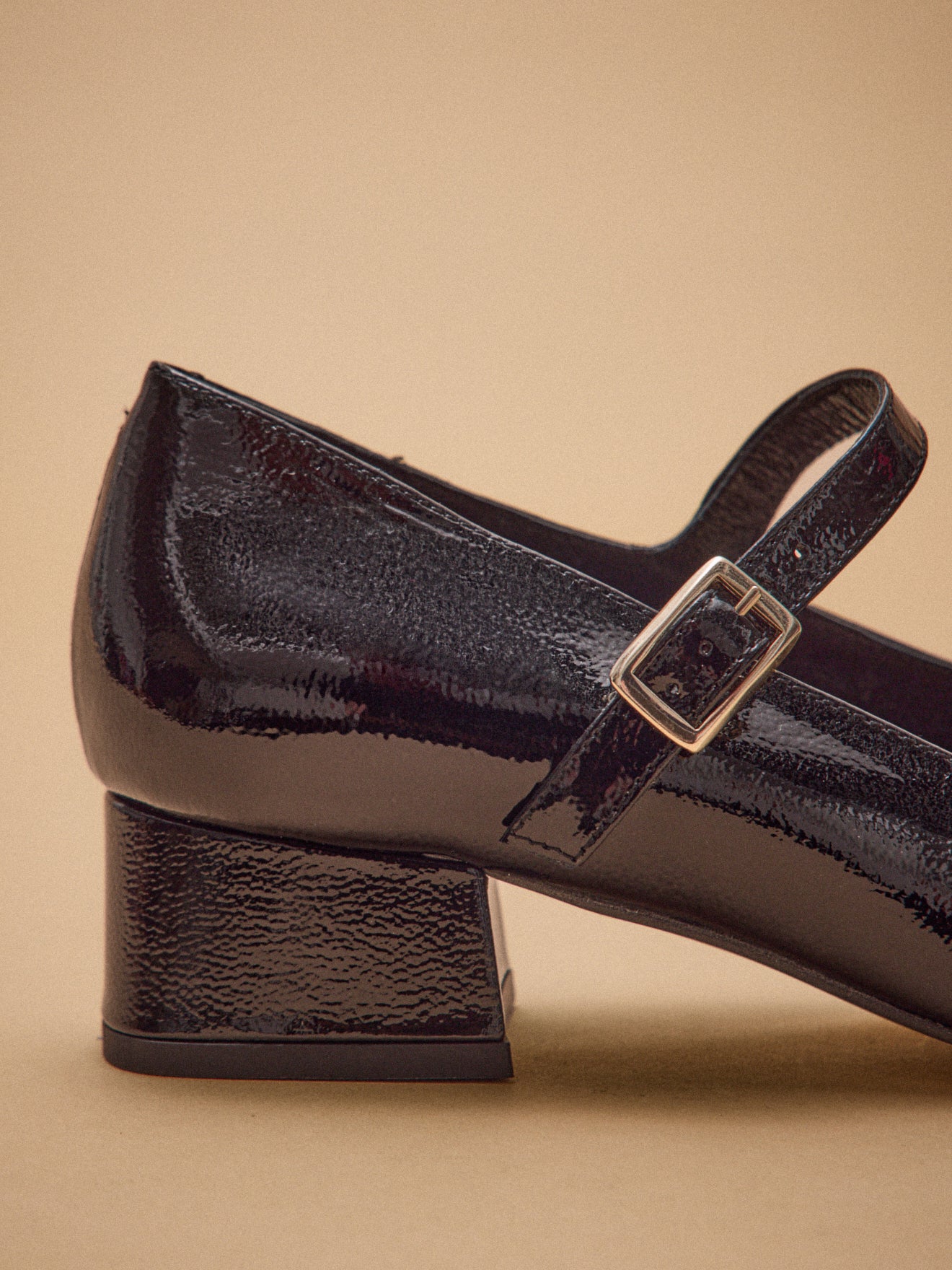 Damen-Riemchenschuhe mit Lackleder-Absatz