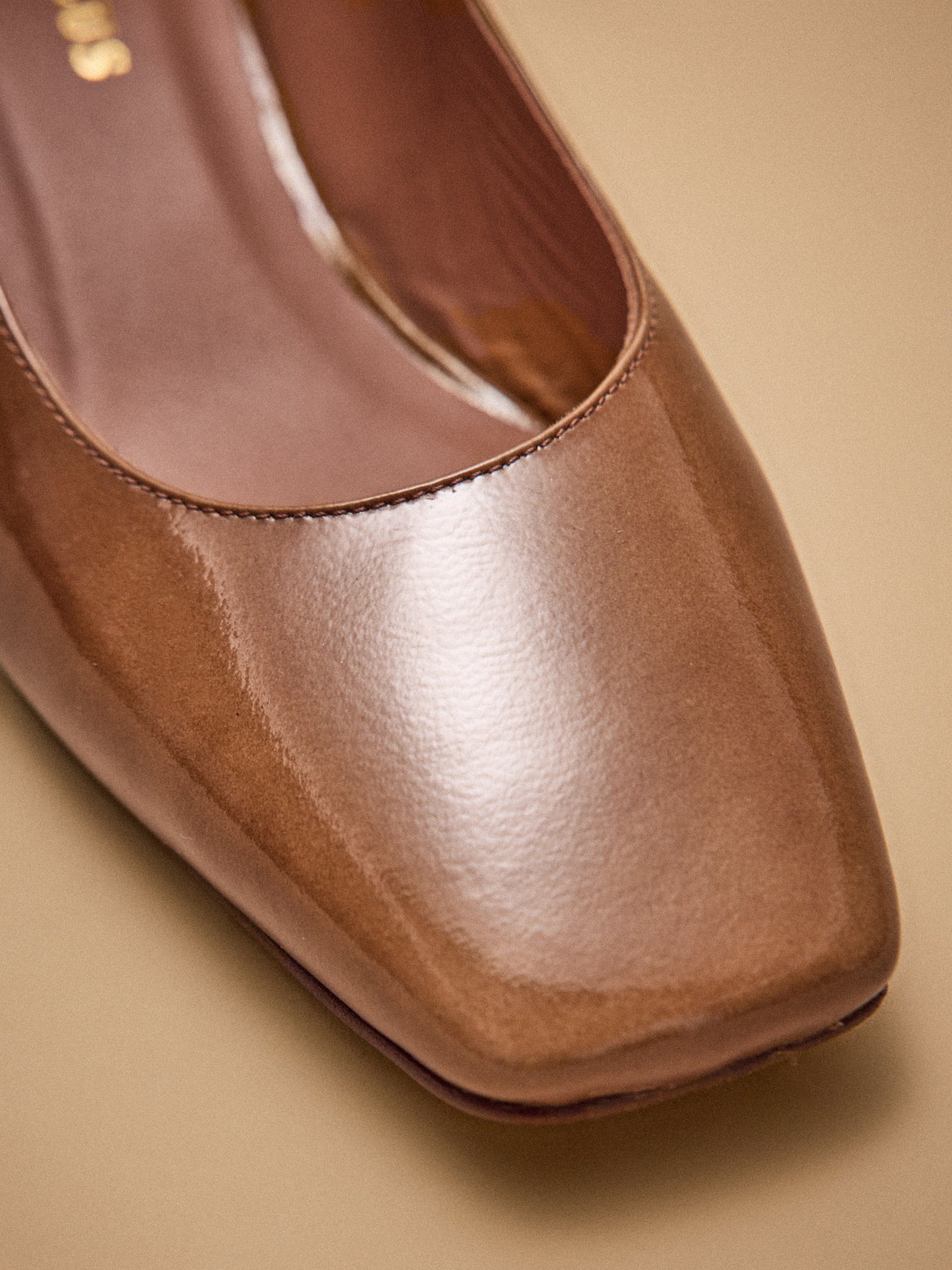 Damen-Riemchenschuhe mit Lackleder-Absatz