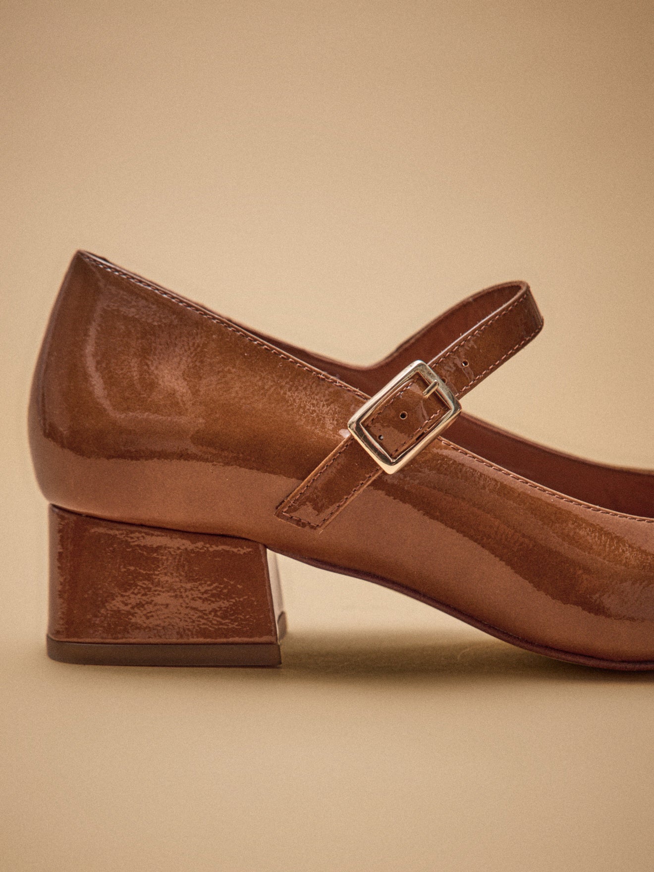 Damen-Riemchenschuhe mit Lackleder-Absatz