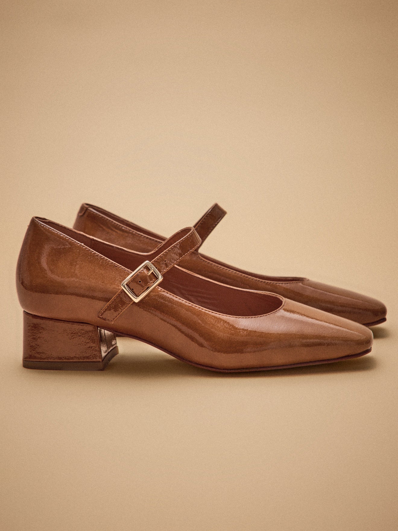 Damen-Riemchenschuhe mit Lackleder-Absatz