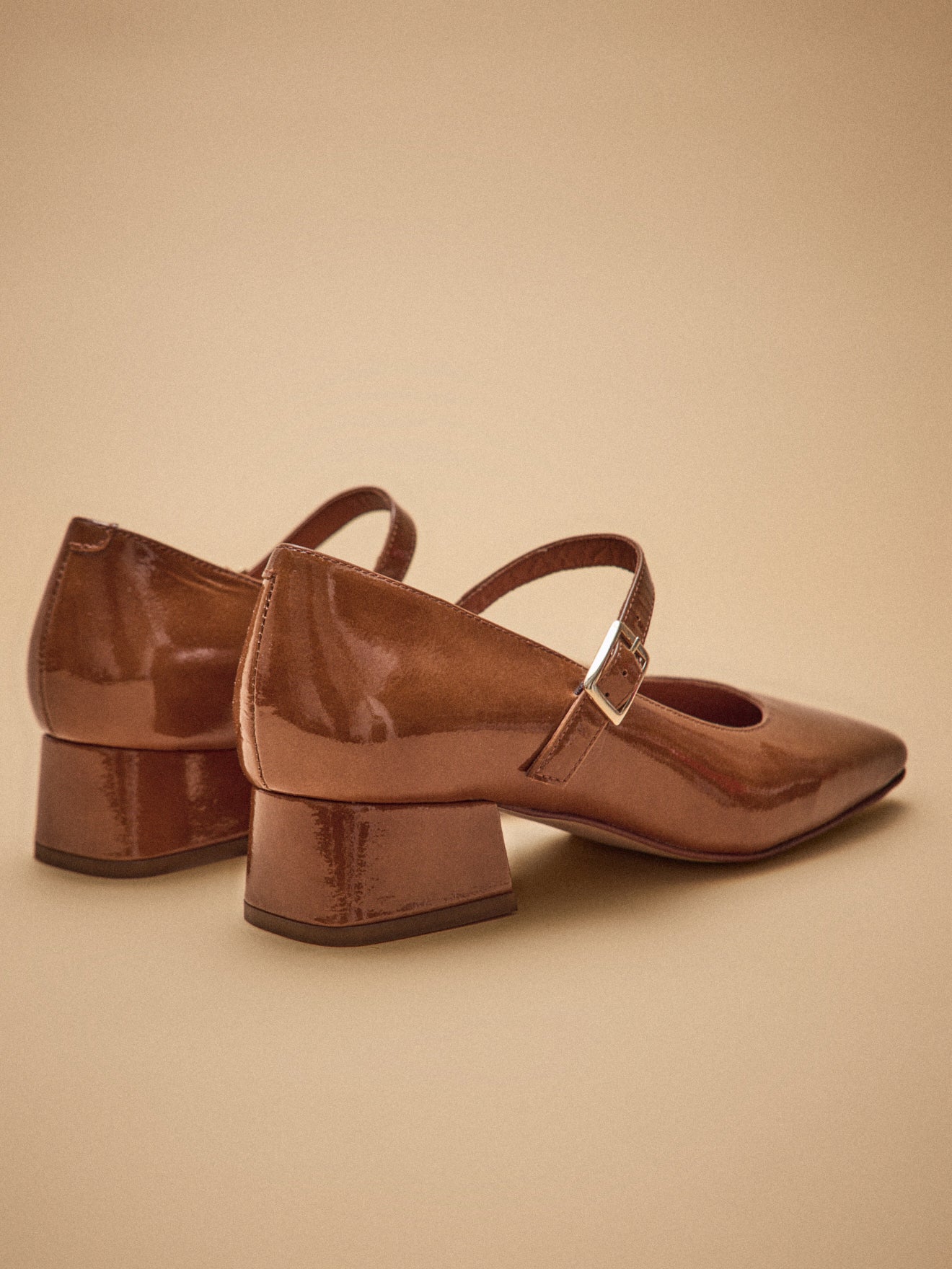 Damen-Riemchenschuhe mit Lackleder-Absatz