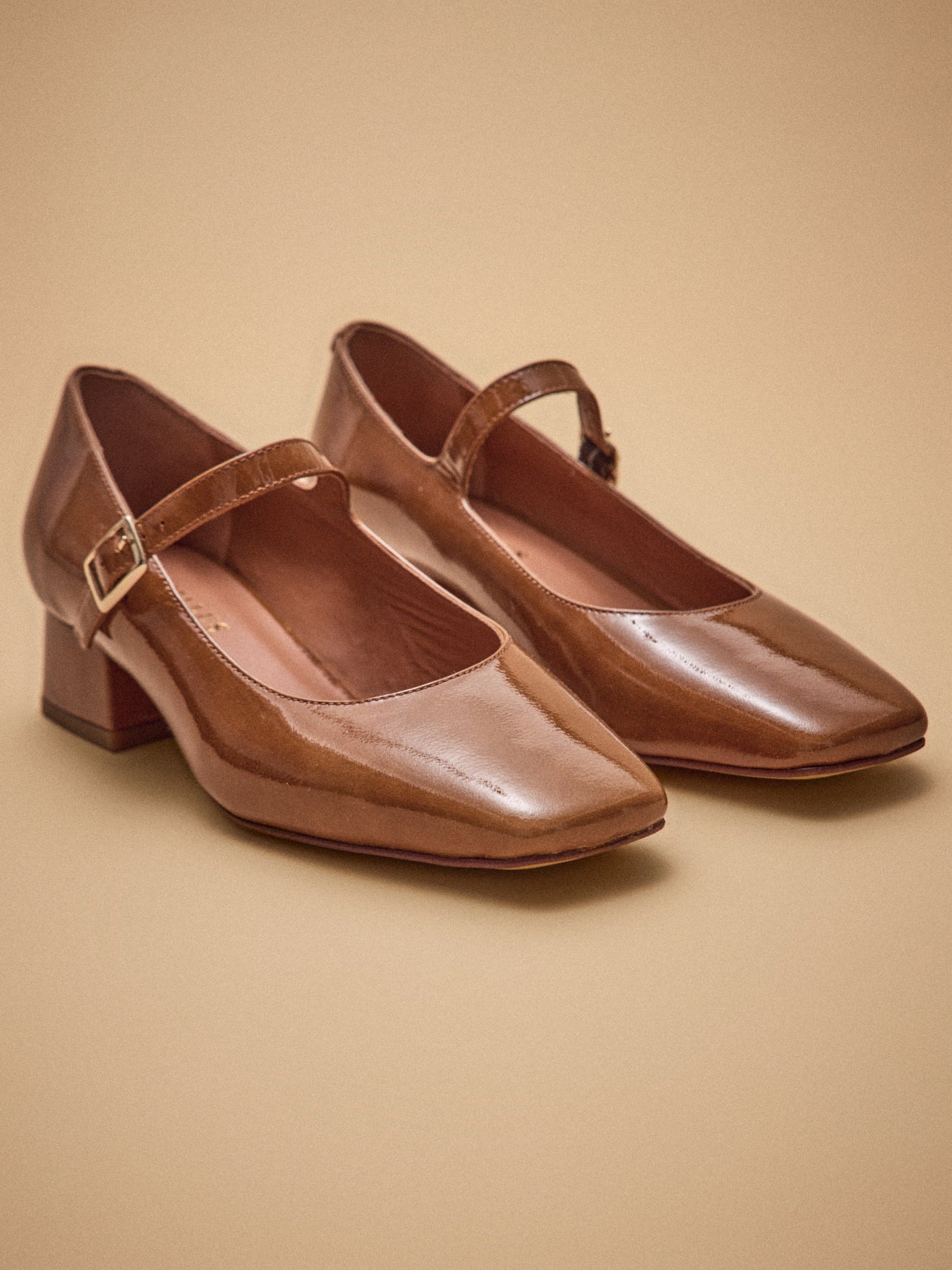 Damen-Riemchenschuhe mit Lackleder-Absatz