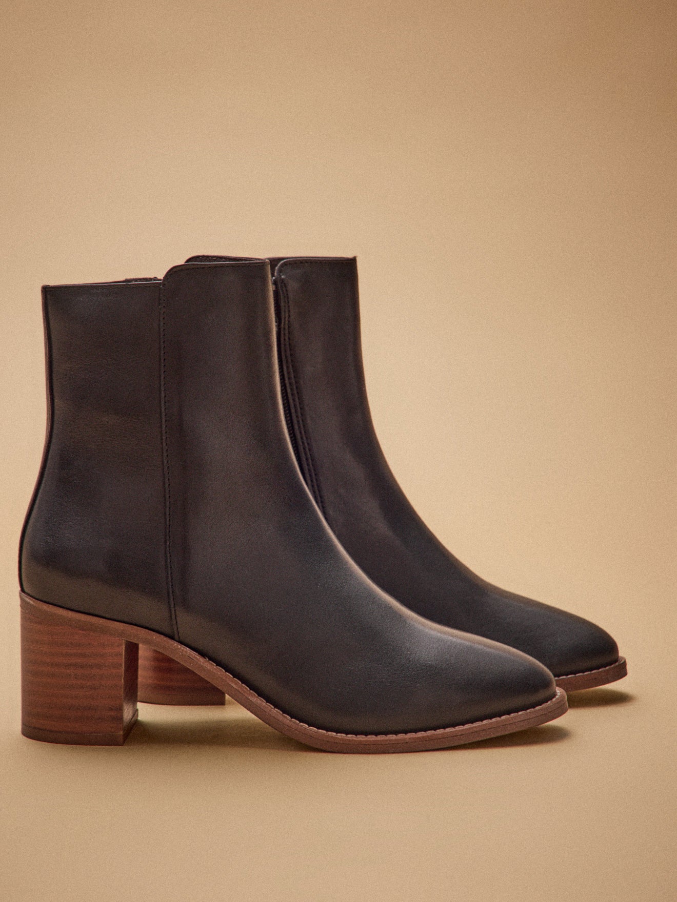 Damen-Stiefeletten mit Absatz aus Leder