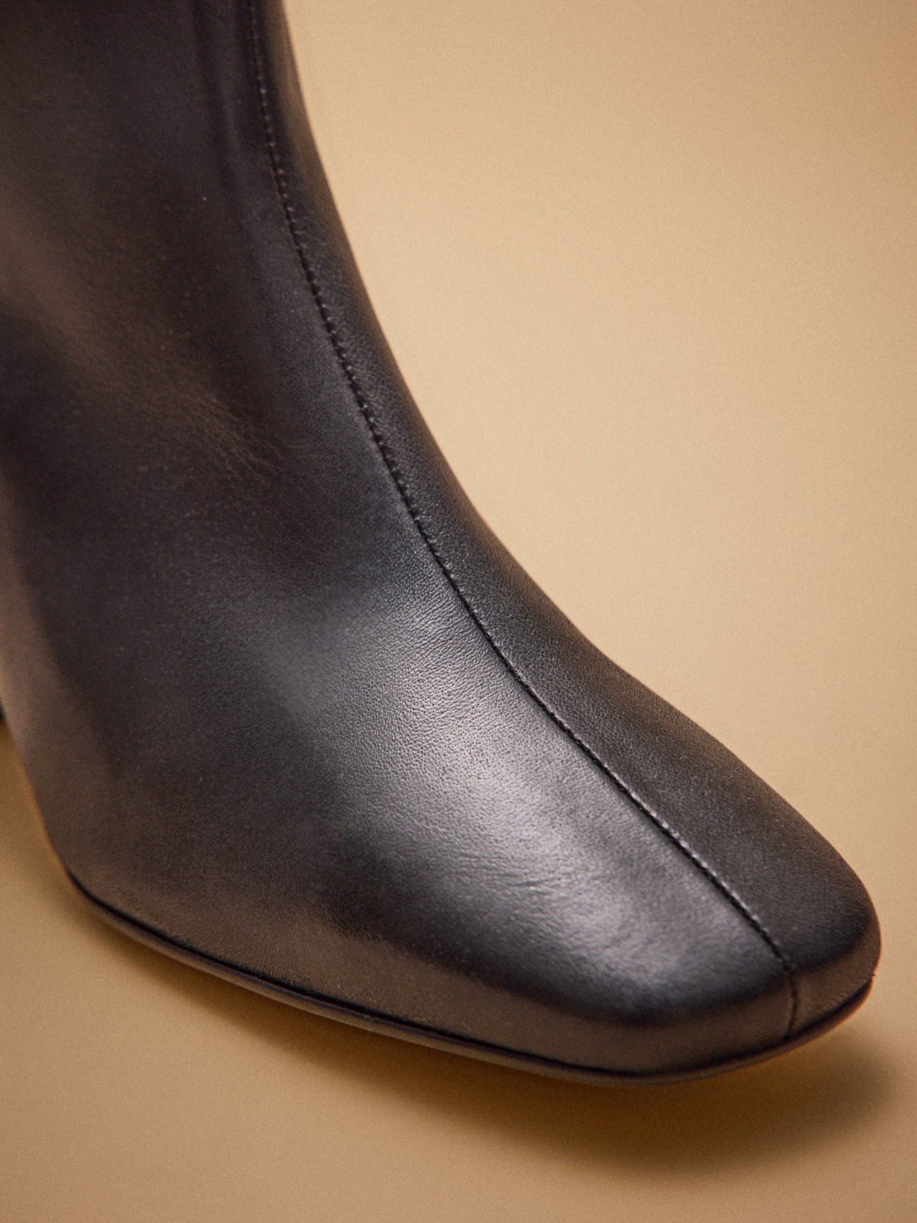 Damen-Stiefeletten mit Absatz aus Leder