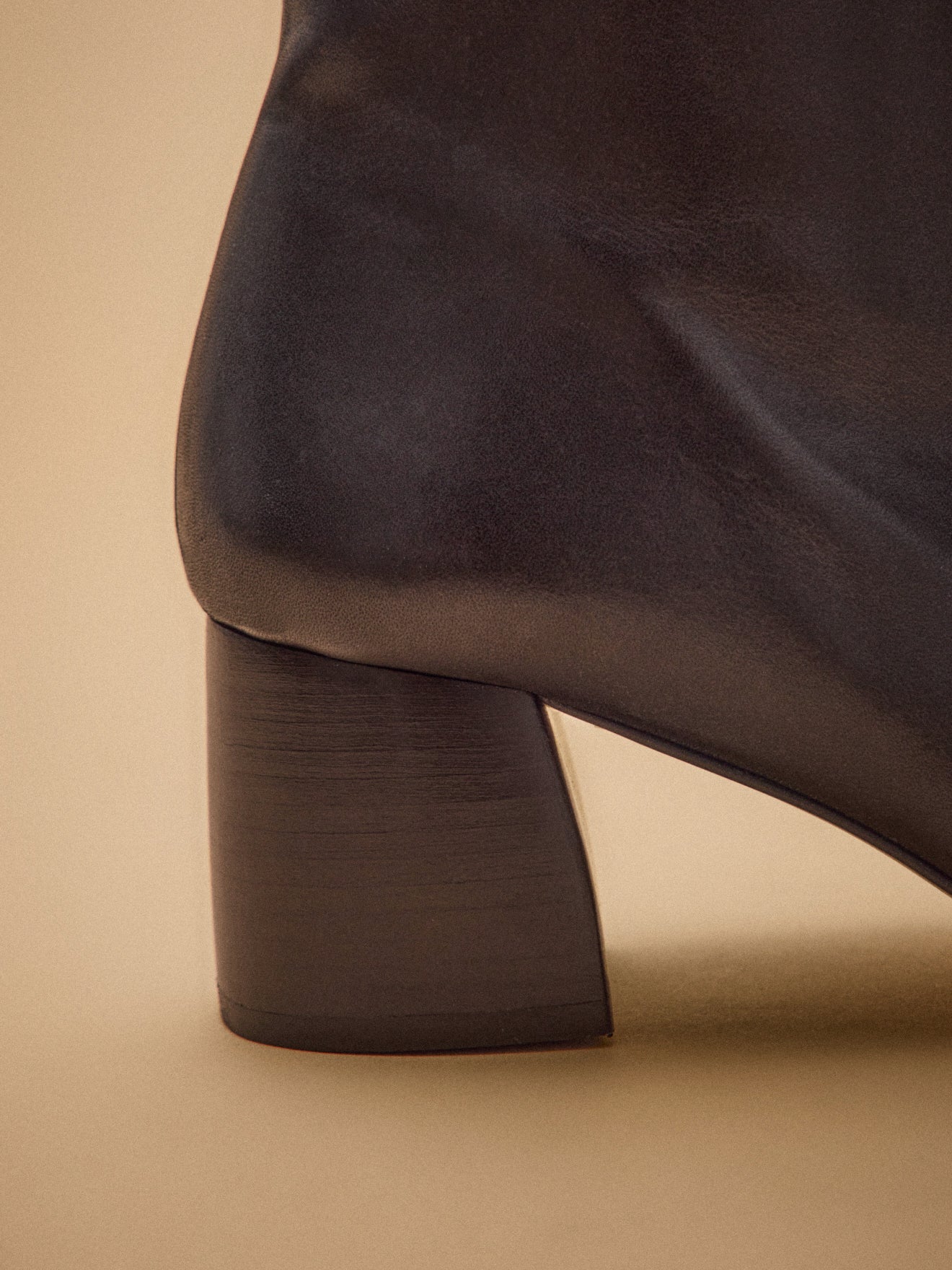 Damen-Stiefeletten mit Absatz aus Leder