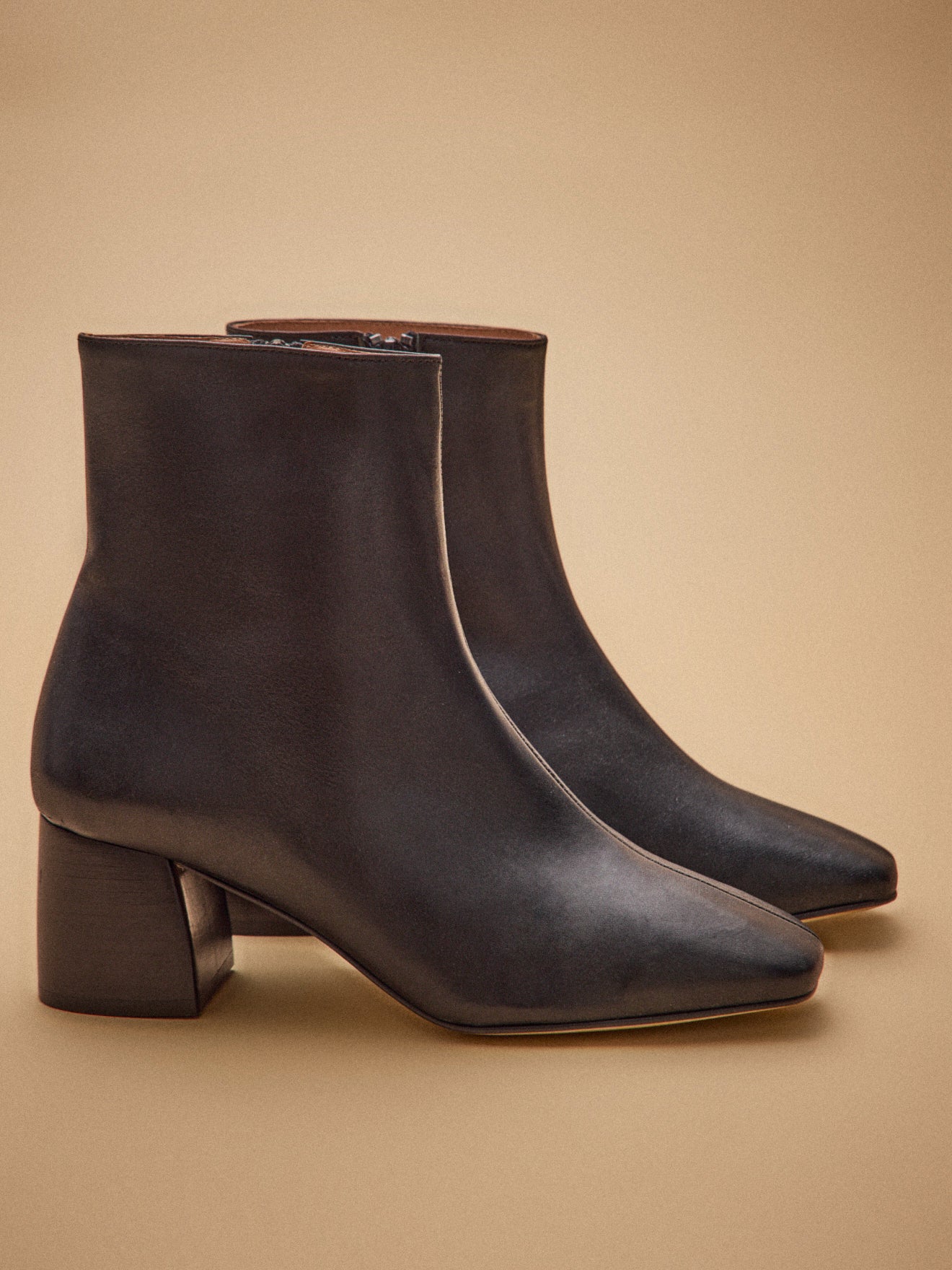 Damen-Stiefeletten mit Absatz aus Leder