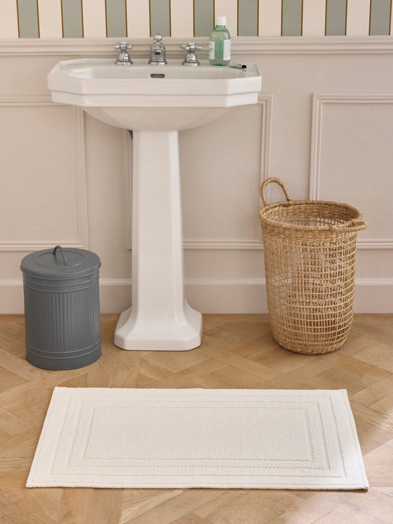 Badevorleger aus Bouclé