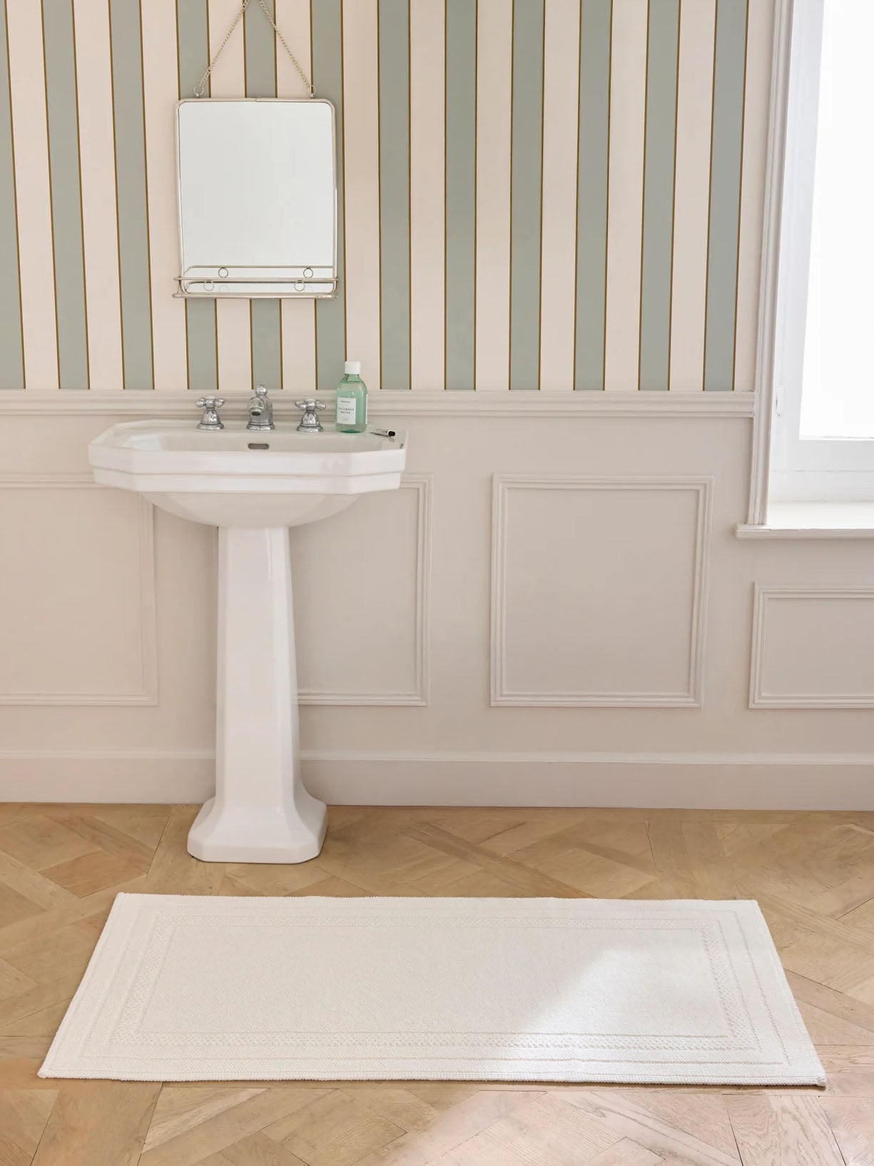 Badevorleger aus Bouclé