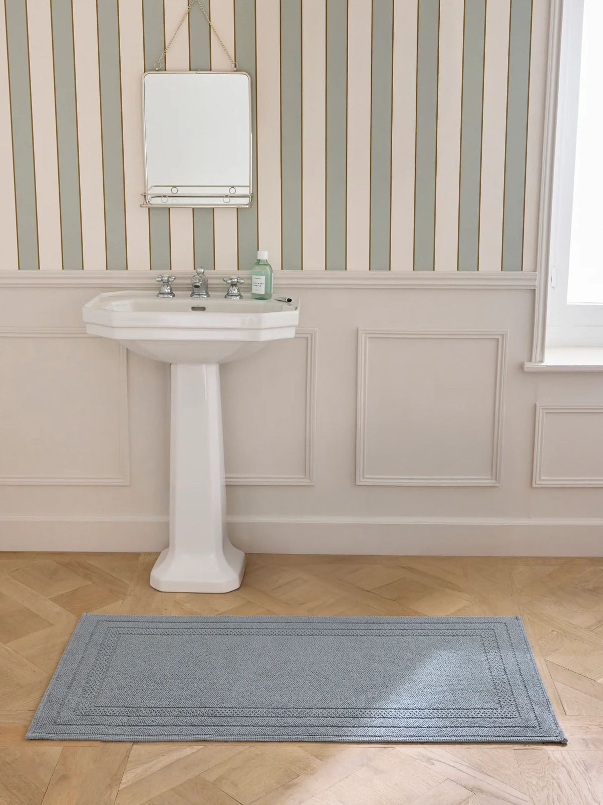 Badevorleger aus Bouclé