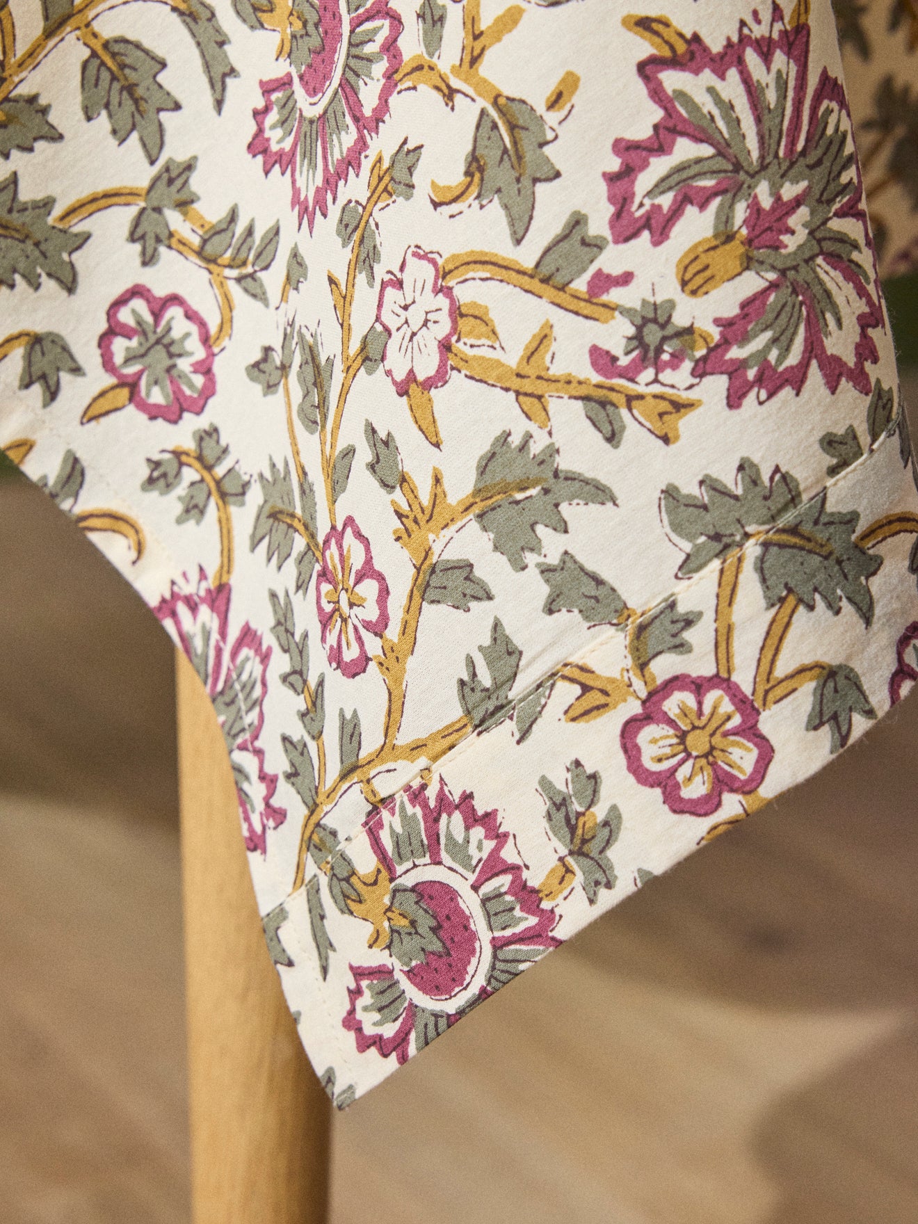 Indische Blümchen-Baumwolltischdecke