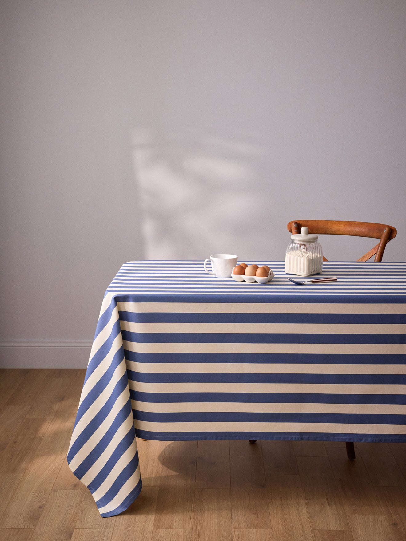 Gestreifte Tischdecke aus beschichteter Baumwolle