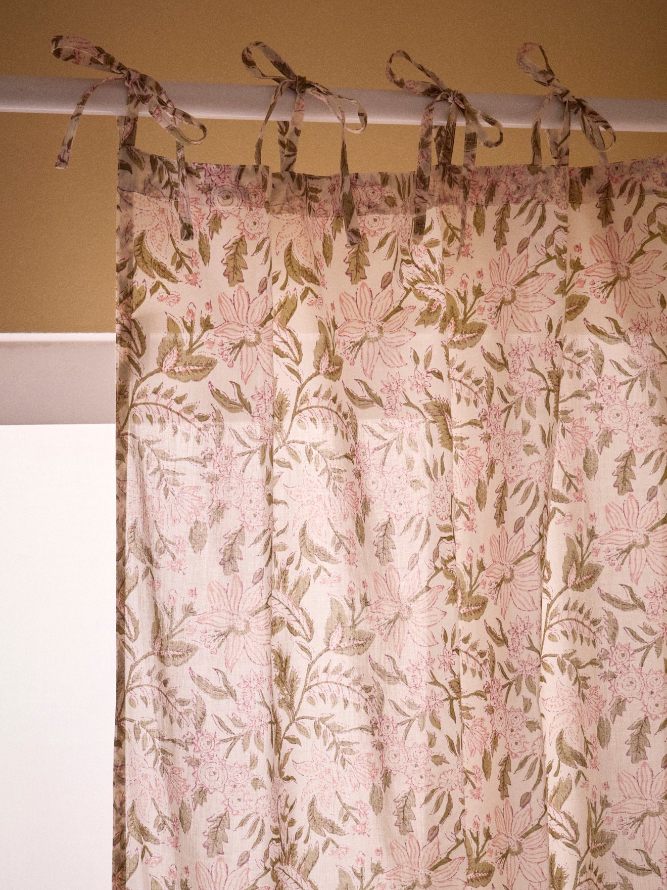 Vorhang mit indischem Print Rosa