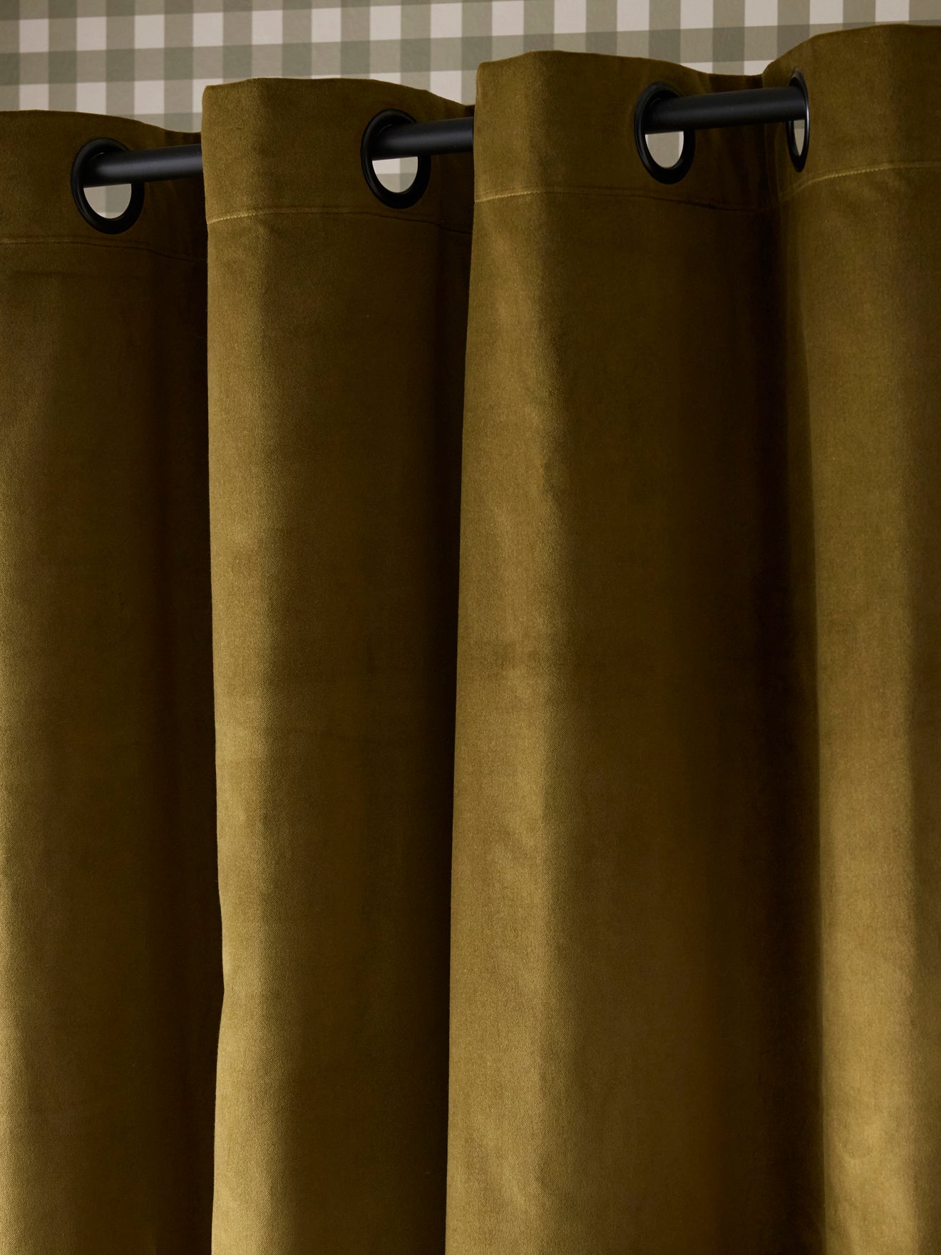 Rideau en velours ras à oeillets