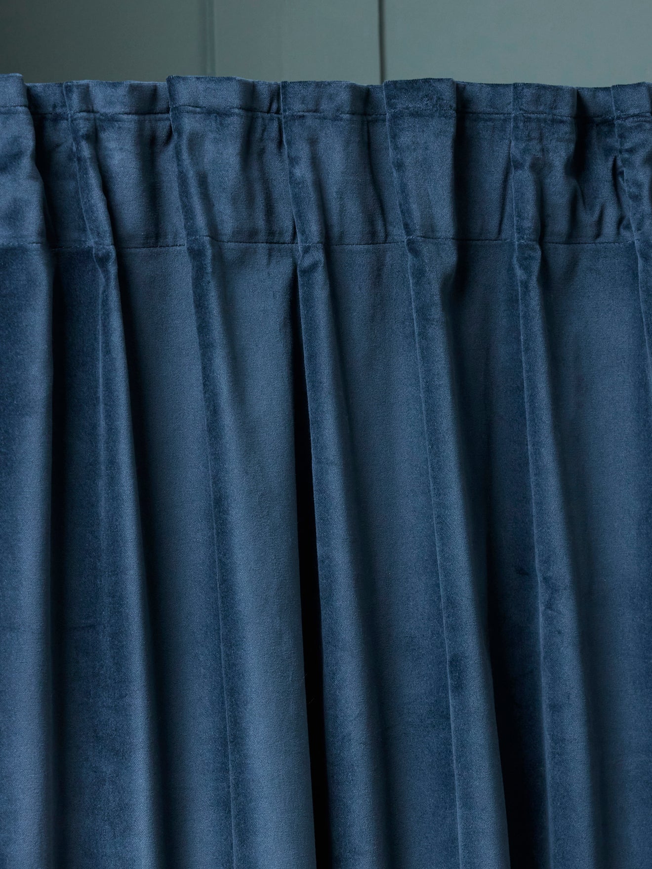 Rideau en velours ras à ruflettes