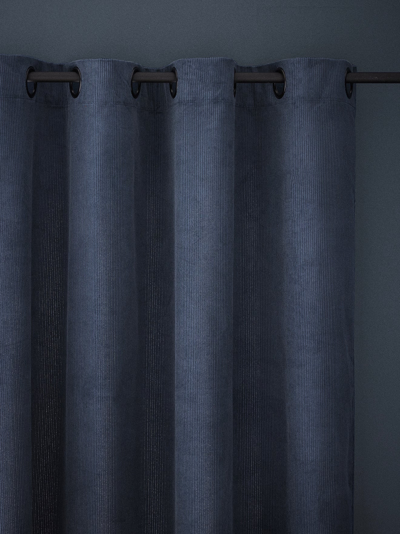 Kord-Samtvorhang mit Ösen