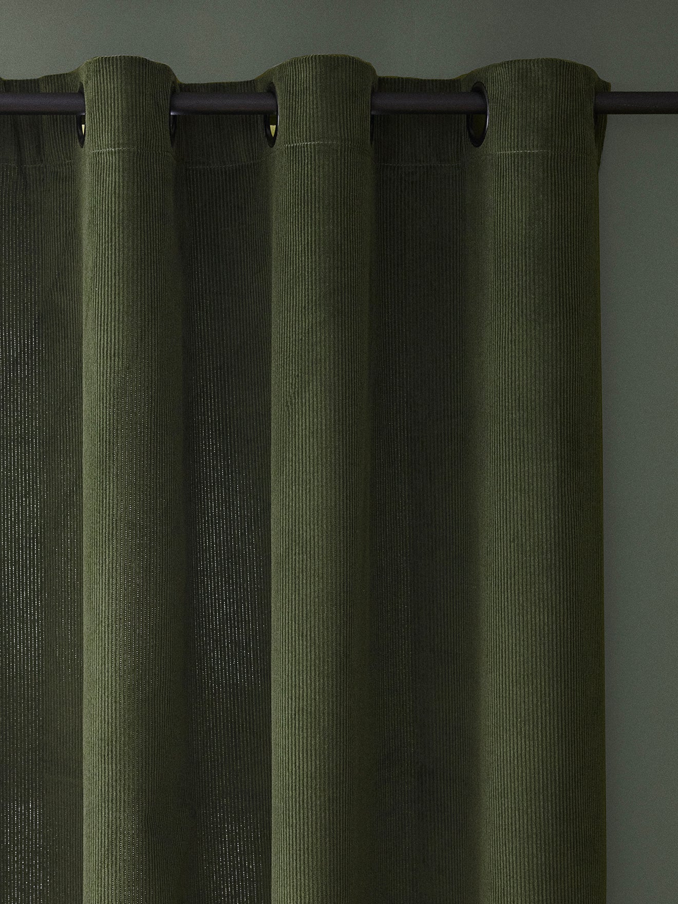 Kord-Samtvorhang mit Ösen