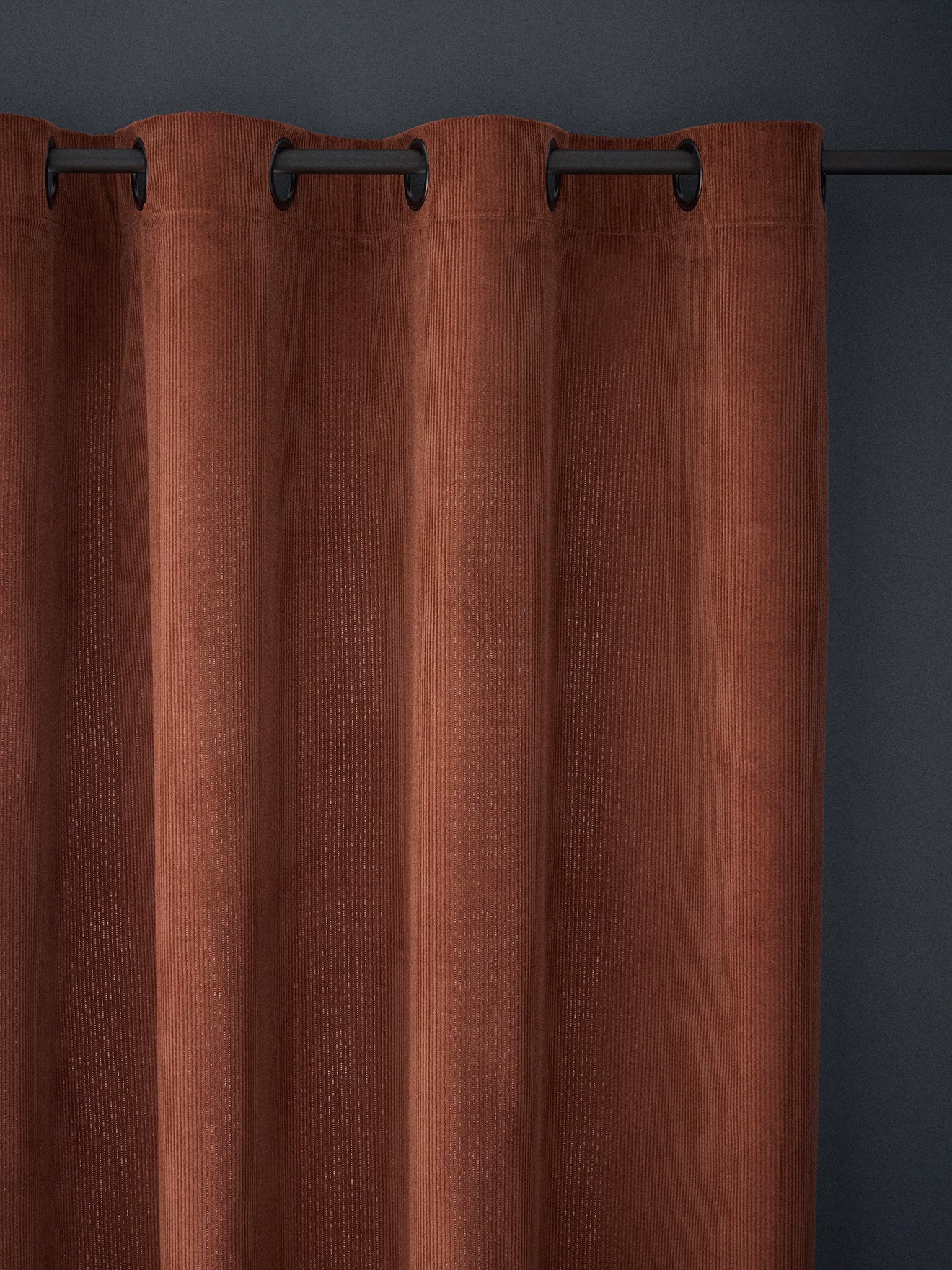 Kord-Samtvorhang mit Ösen