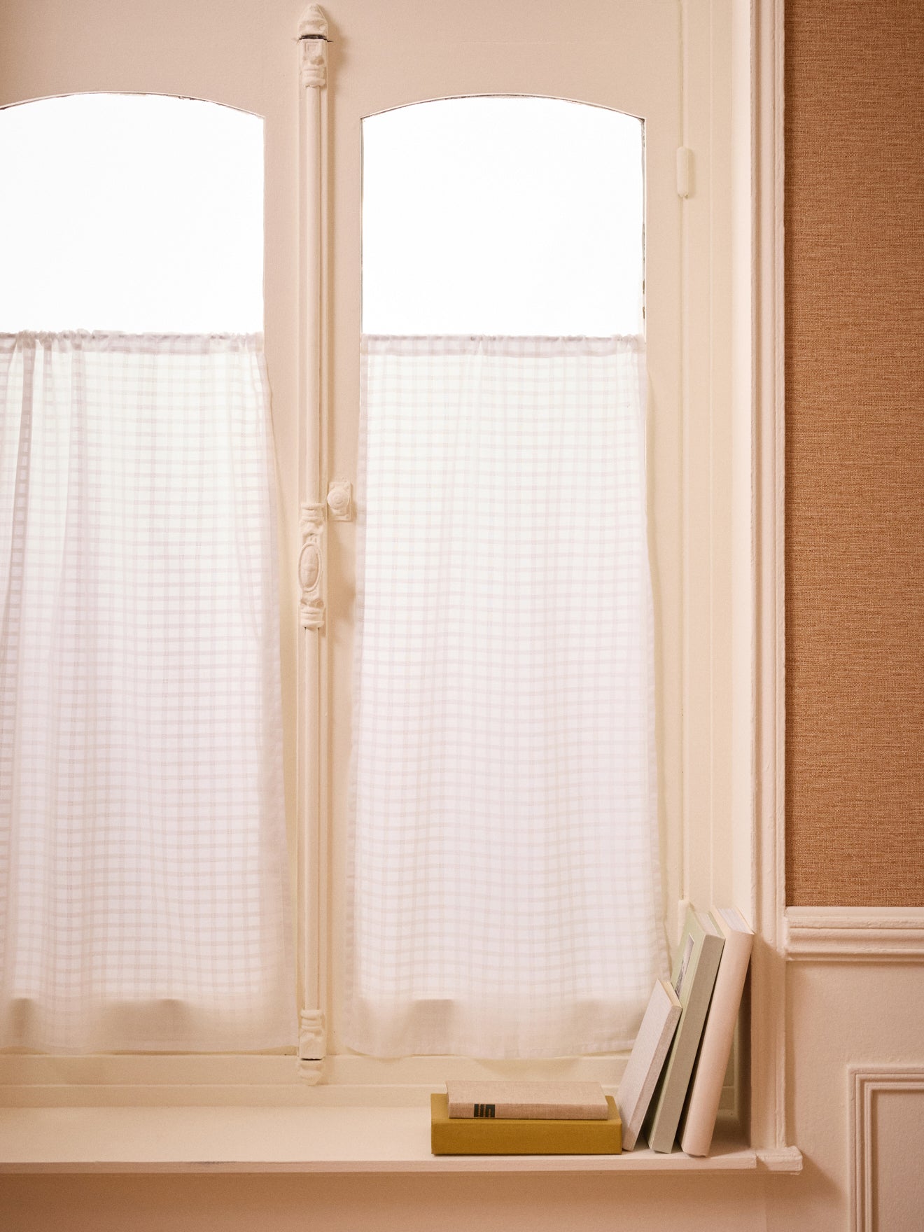 Brise-bise voile motif carreaux ton sur ton