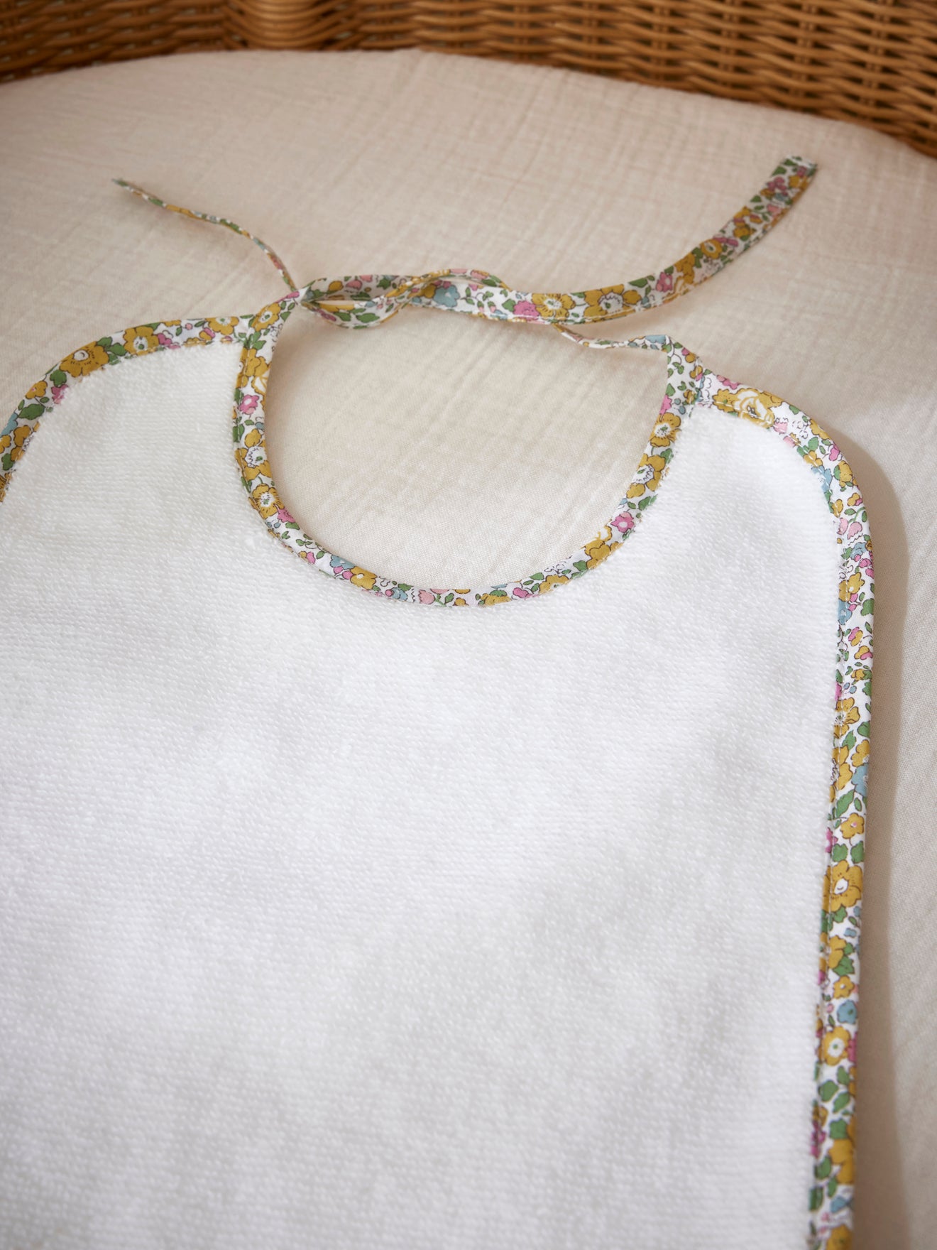 Bavoir en éponge et tissu Liberty