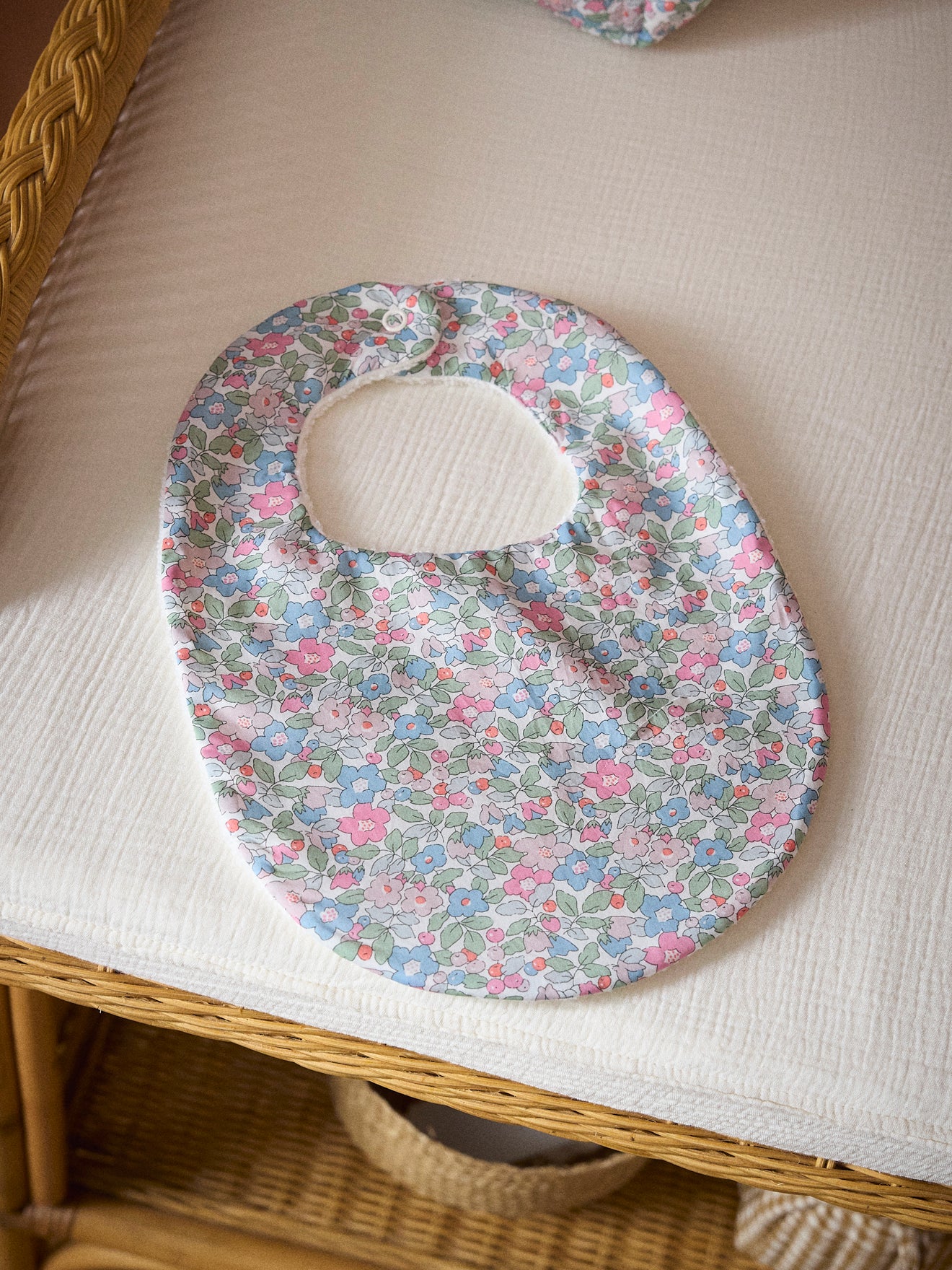 Lätzchen aus Frottee und Liberty-Stoff